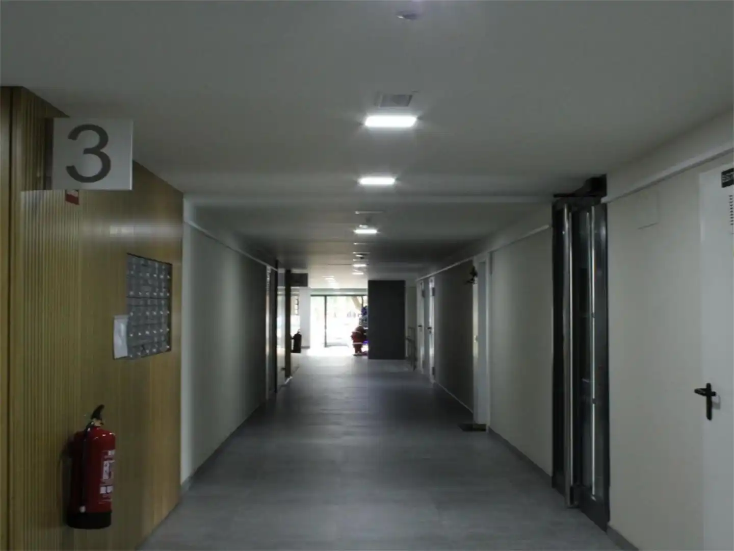 Wohnung zum Verkauf in  Sevilla Capital mit Klimaanlage, Terrasse und Schwimmbad