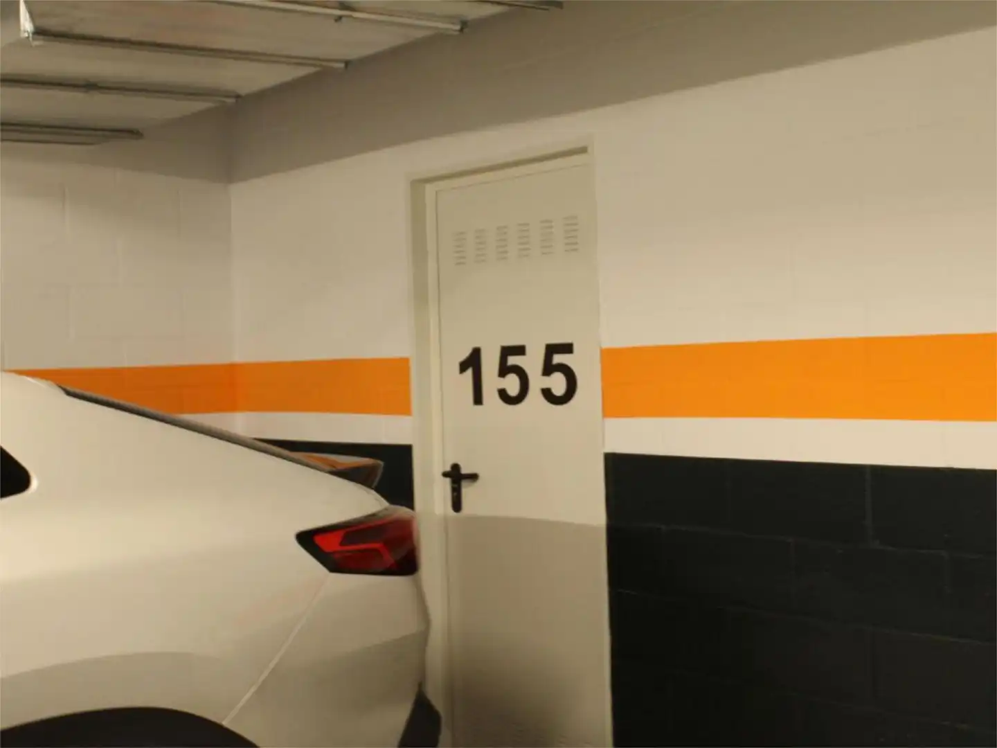 Parkplatz von Wohnung zum Verkauf in  Sevilla Capital mit Klimaanlage, Terrasse und Schwimmbad