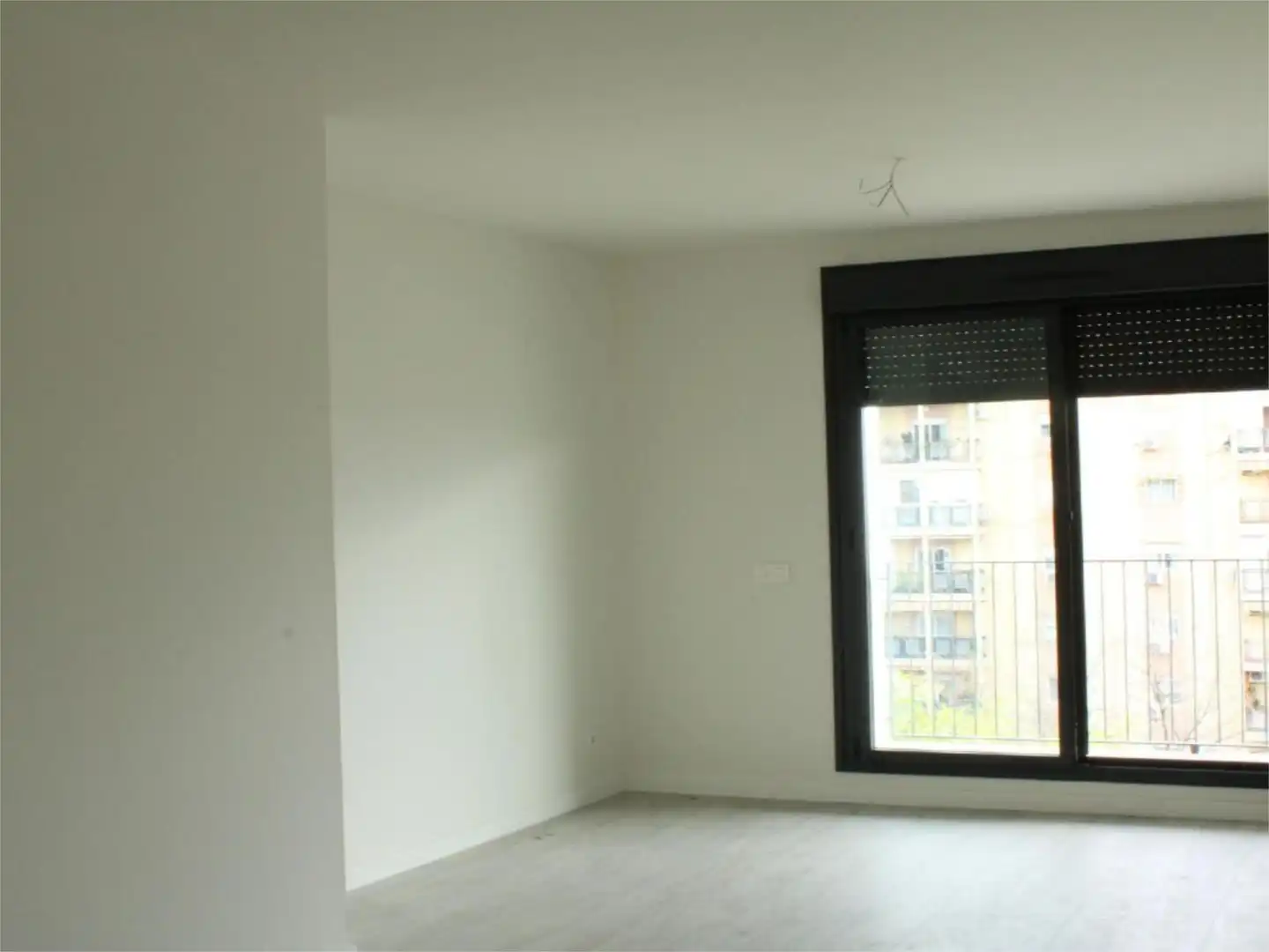 Wohnung zum Verkauf in  Sevilla Capital mit Klimaanlage, Terrasse und Schwimmbad