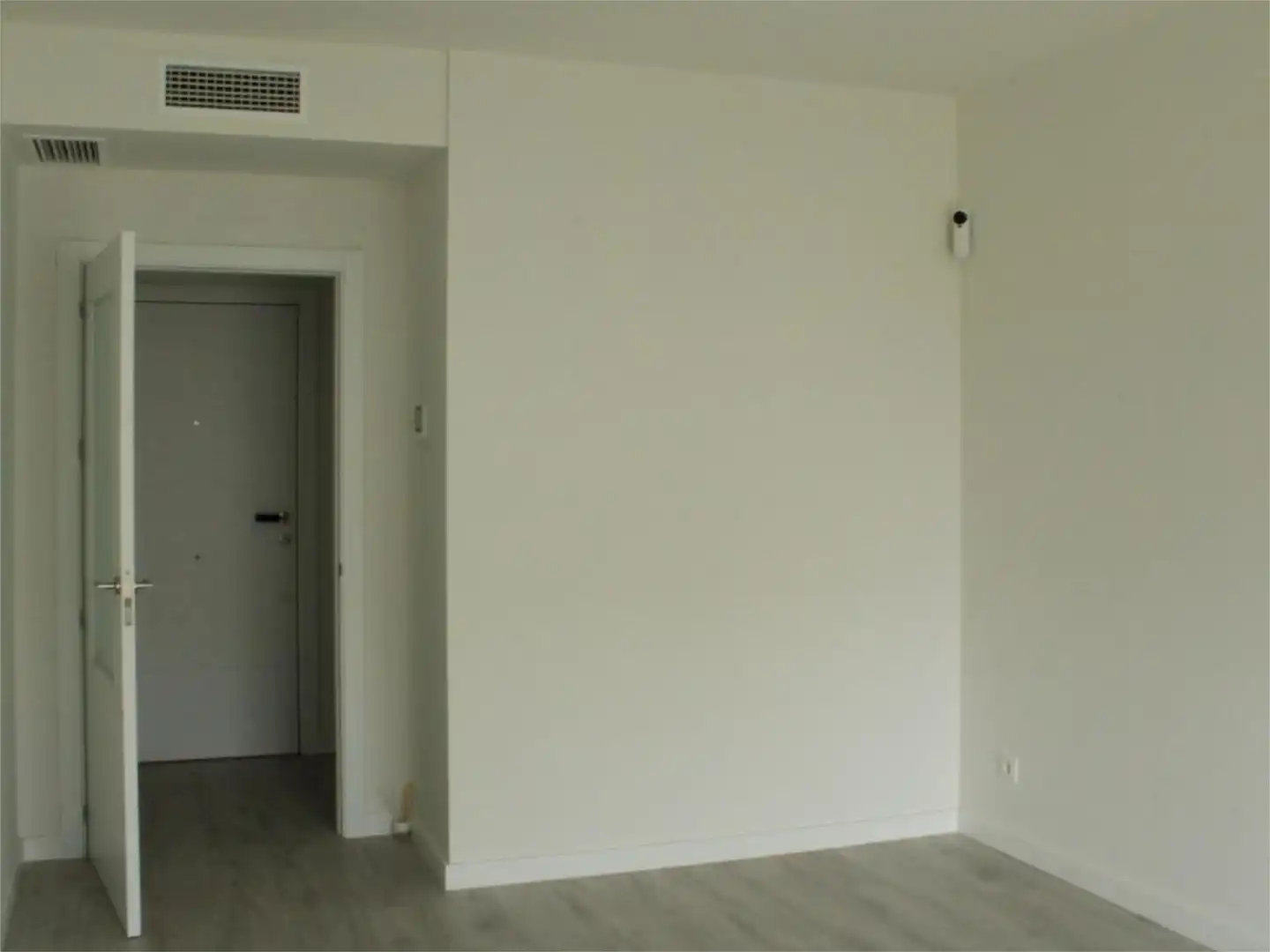 Wohnung zum Verkauf in  Sevilla Capital mit Klimaanlage, Terrasse und Schwimmbad