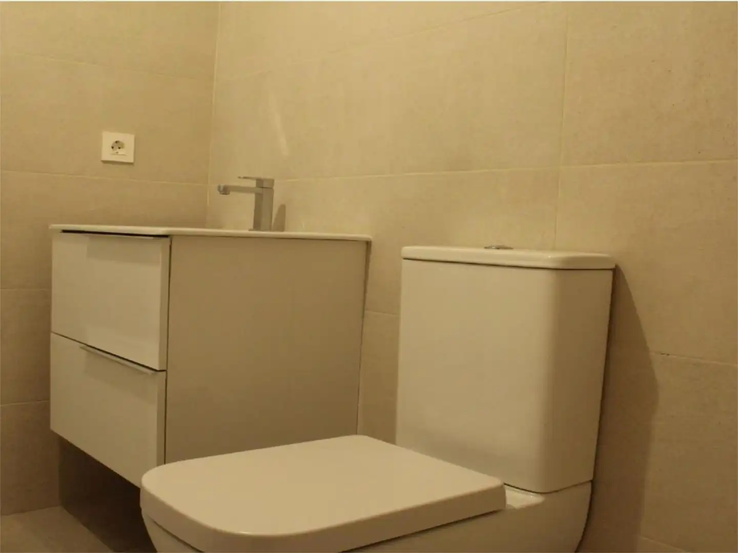 Badezimmer von Wohnung zum Verkauf in  Sevilla Capital mit Klimaanlage, Terrasse und Schwimmbad