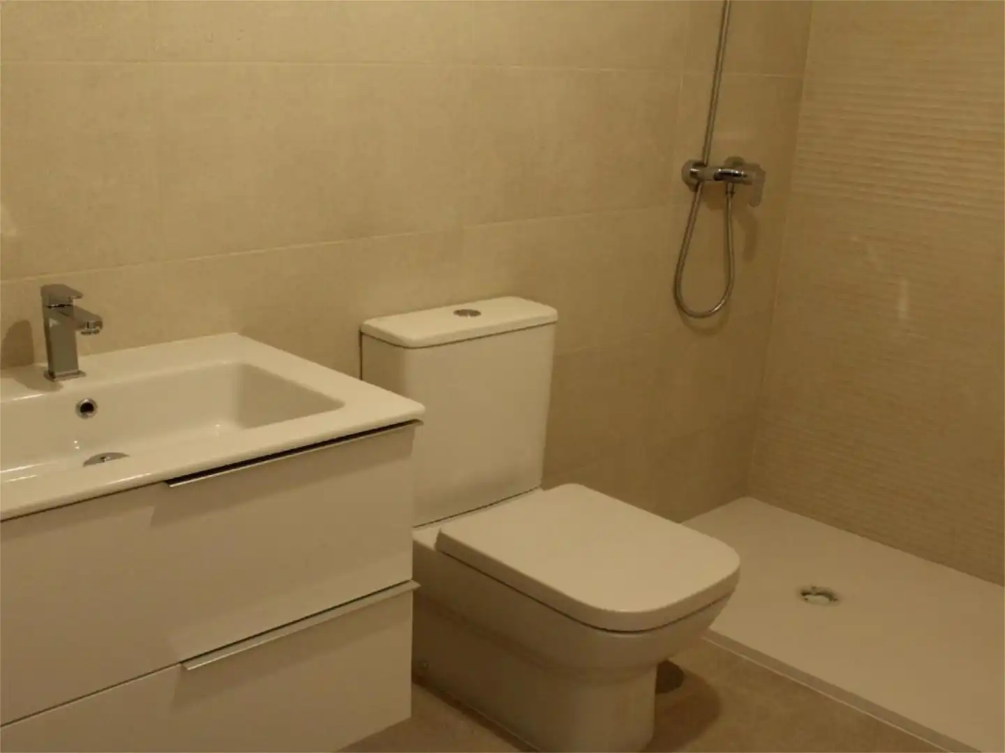 Badezimmer von Wohnung zum Verkauf in  Sevilla Capital mit Klimaanlage, Terrasse und Schwimmbad