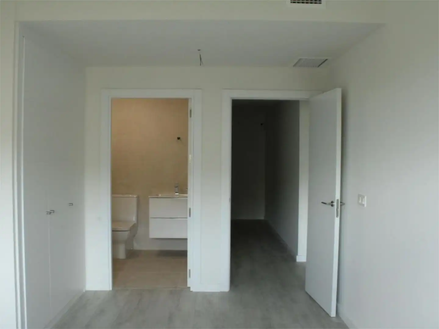 Wohnung zum Verkauf in  Sevilla Capital mit Klimaanlage, Terrasse und Schwimmbad