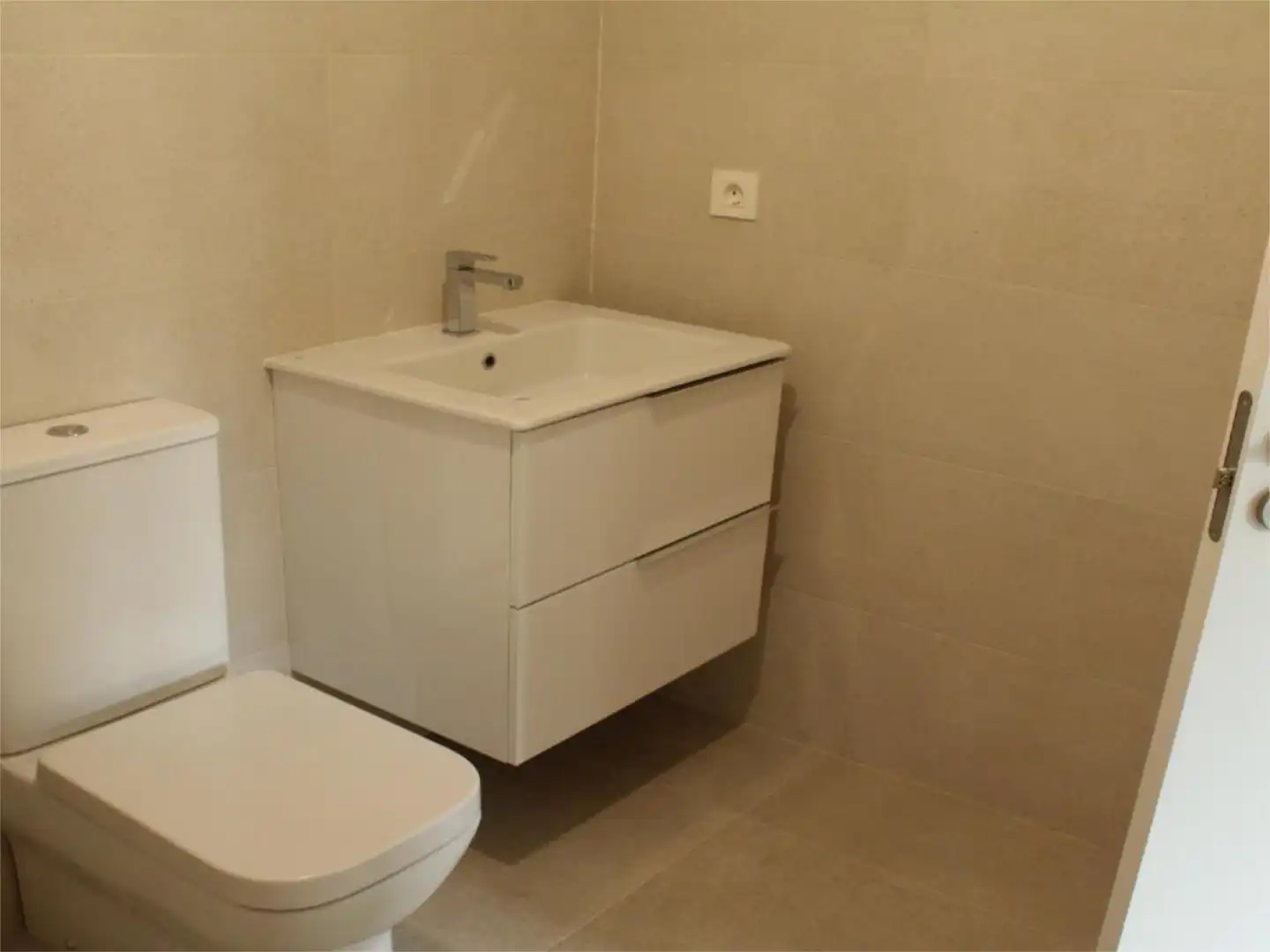 Badezimmer von Wohnung zum Verkauf in  Sevilla Capital mit Klimaanlage, Terrasse und Schwimmbad