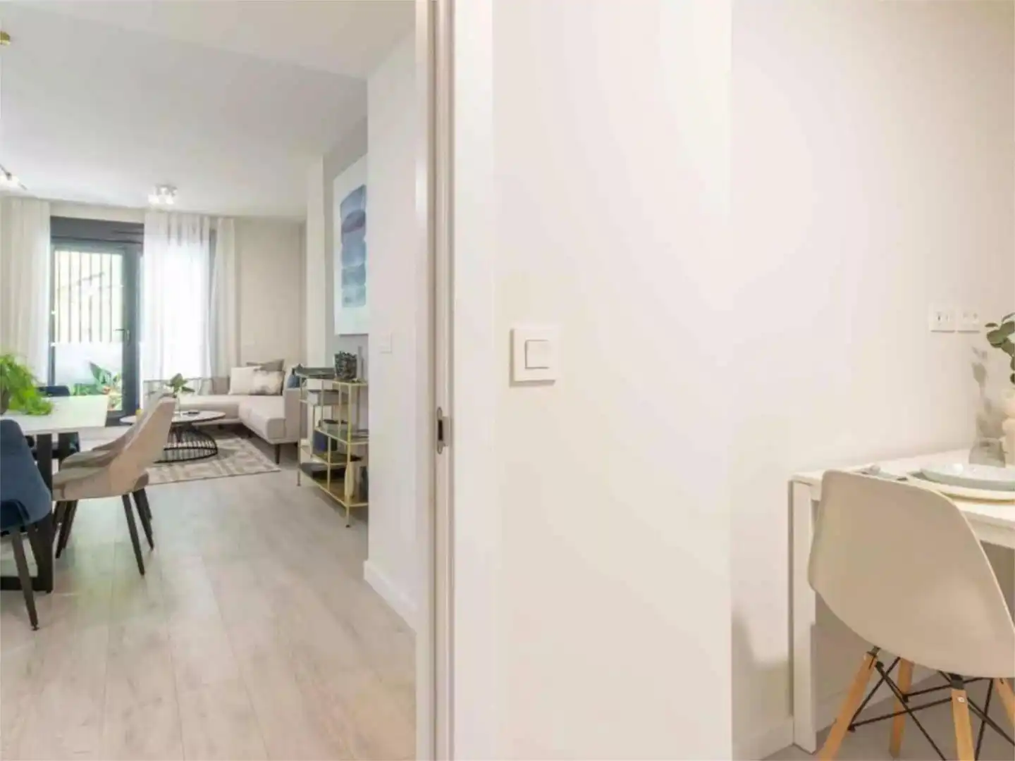 Wohnung zum Verkauf in  Sevilla Capital mit Klimaanlage, Terrasse und Schwimmbad