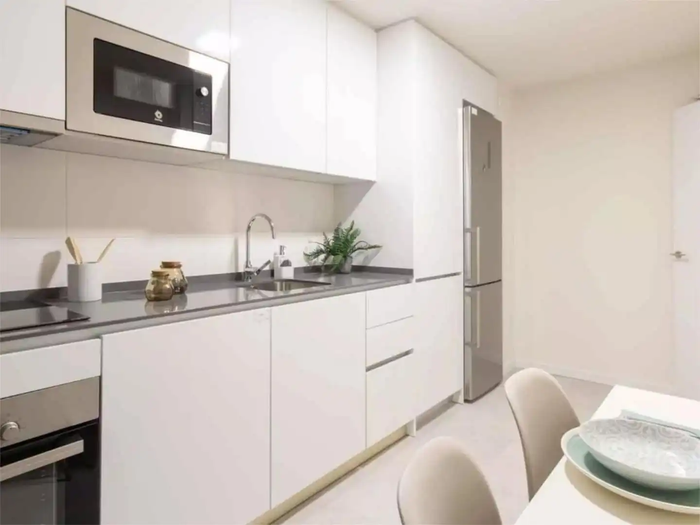Küche von Wohnung zum Verkauf in  Sevilla Capital mit Klimaanlage, Terrasse und Schwimmbad