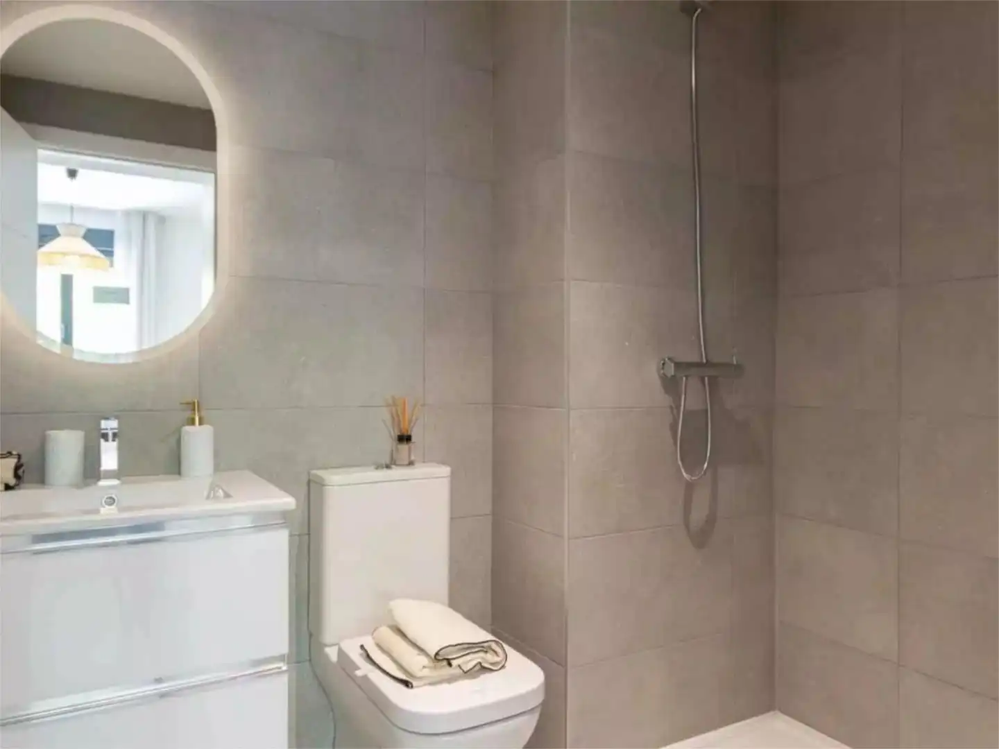 Badezimmer von Wohnung zum Verkauf in  Sevilla Capital mit Klimaanlage, Terrasse und Schwimmbad