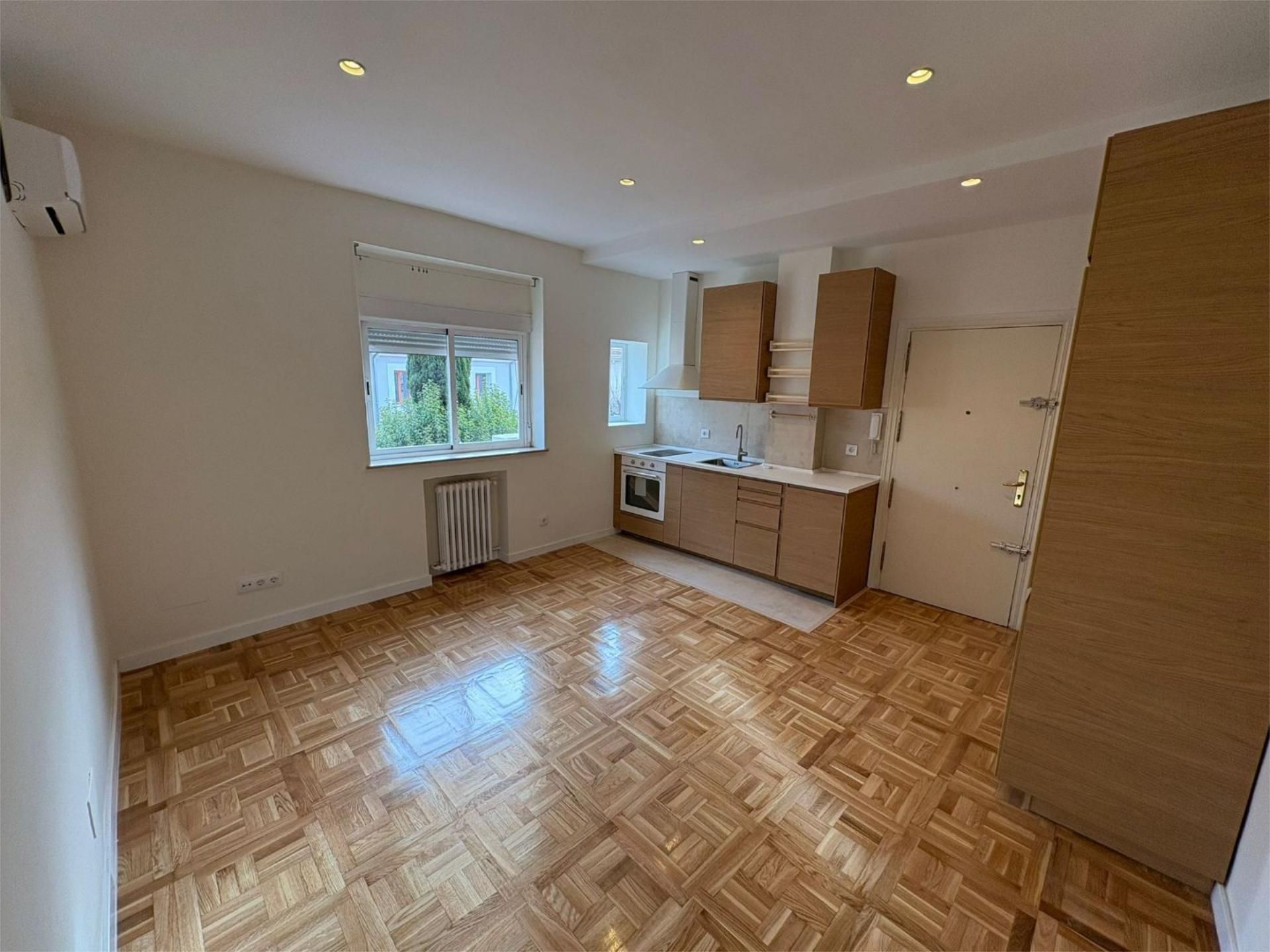 Pis de lloguer a Calle de Rodríguez Marín, 54, El Viso Cuina de Pis de lloguer en Madrid Capital amb Aire condicionat