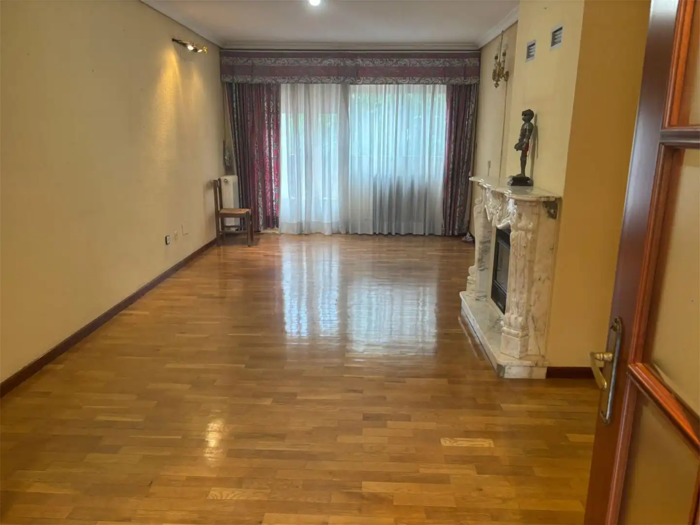 Detached homes for sale in Calle Fortuny, 22, Santa María - Pio XII Living room of Detached homes for sale in Ciudad Real Capital with Air Conditioner, Terrace and Swimming Pool