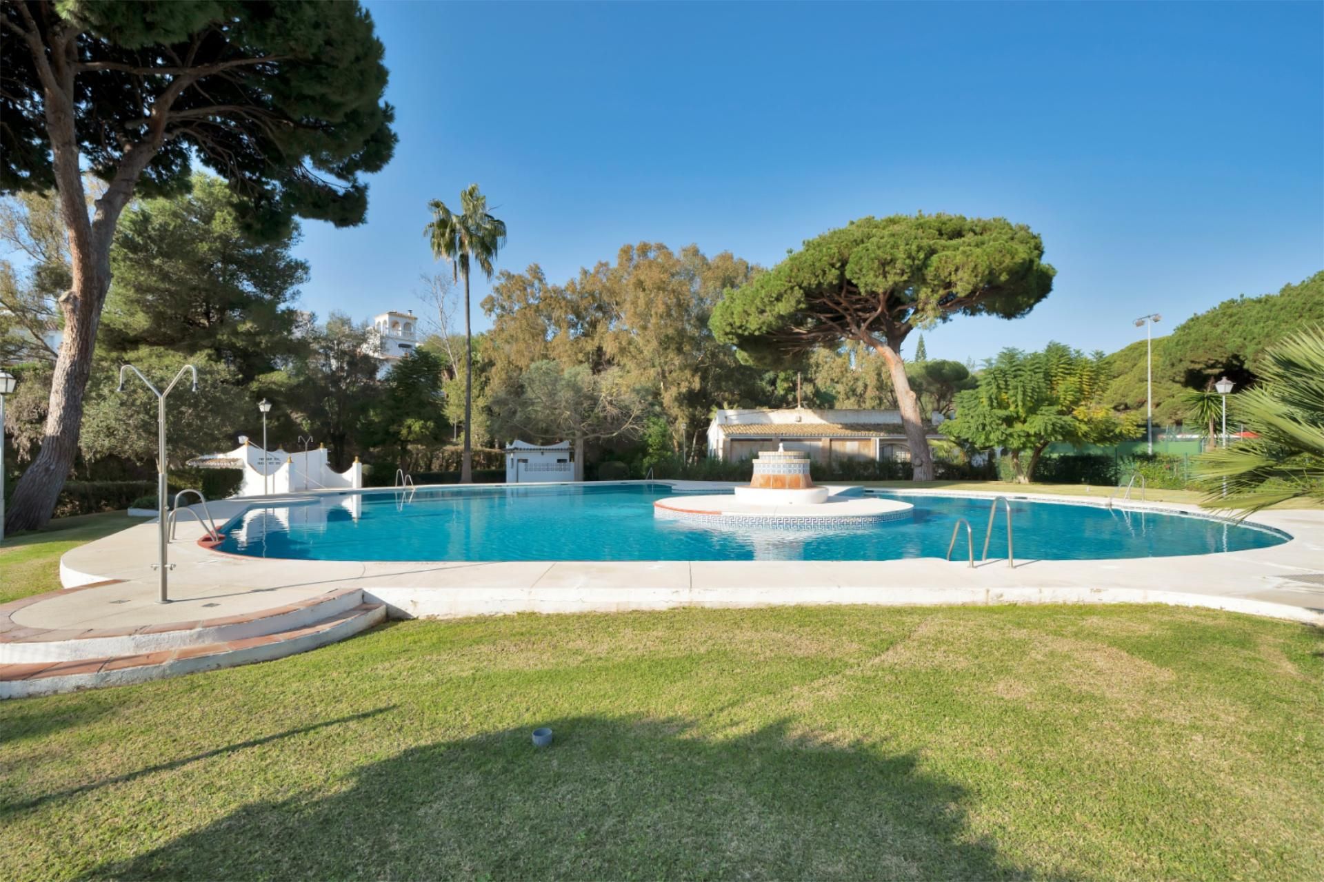 Piscina de Casa adosada de alquiler en Marbella con Aire acondicionado, Calefacción y Parquet