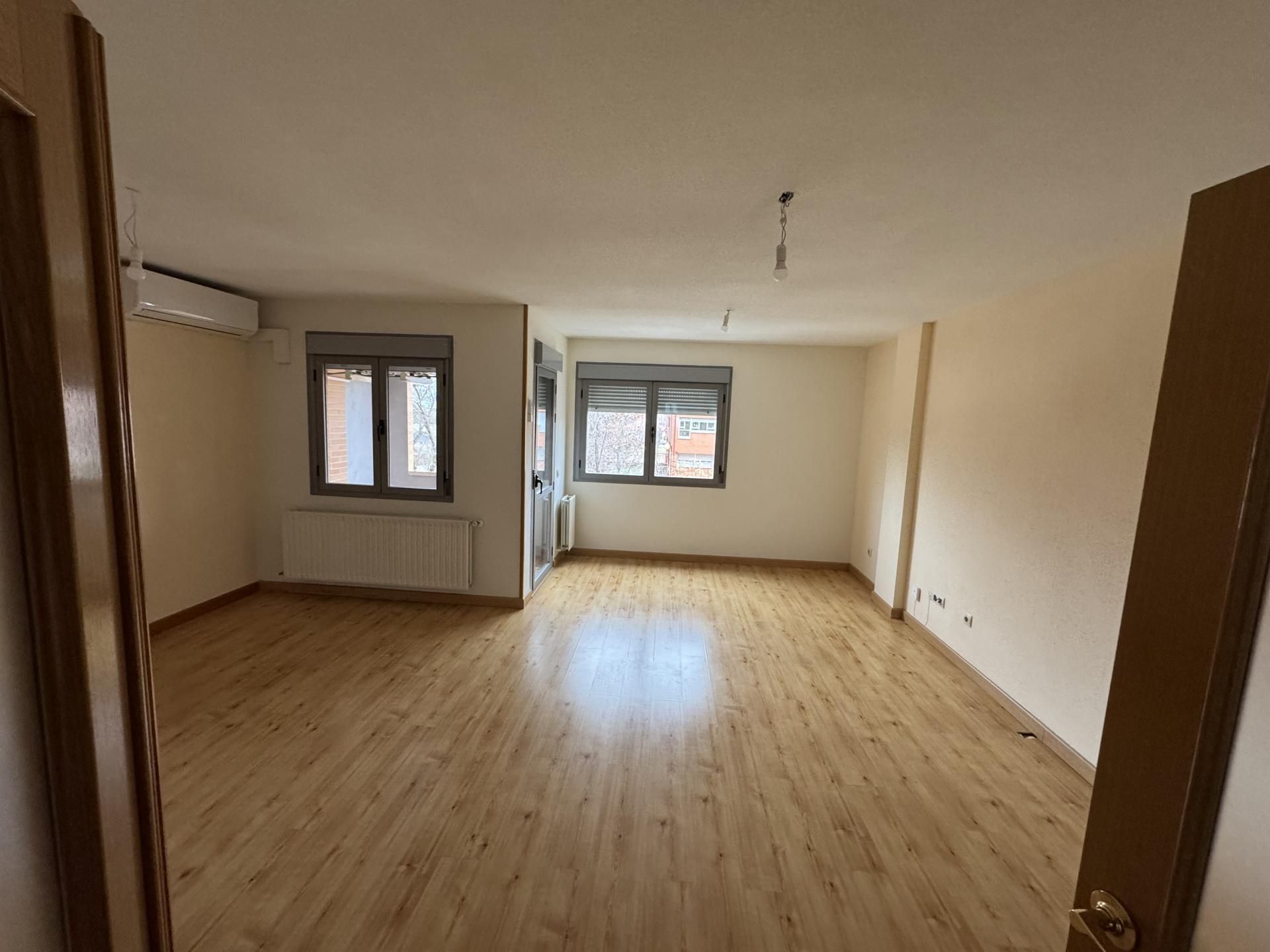 Sala d'estar de Pis de lloguer en  Toledo Capital amb Aire condicionat, Calefacció i Jardí privat