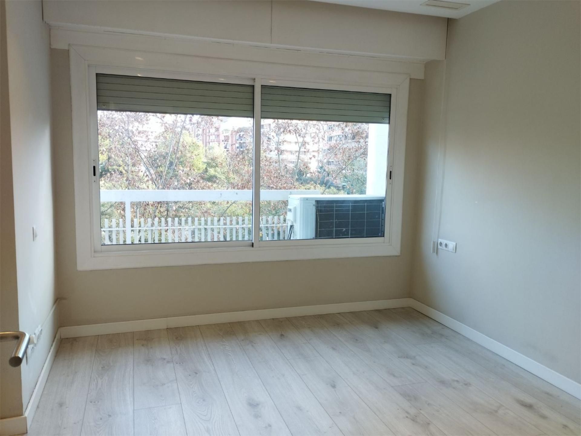 Dormitori de Pis de lloguer en  Barcelona Capital amb Aire condicionat i Balcó