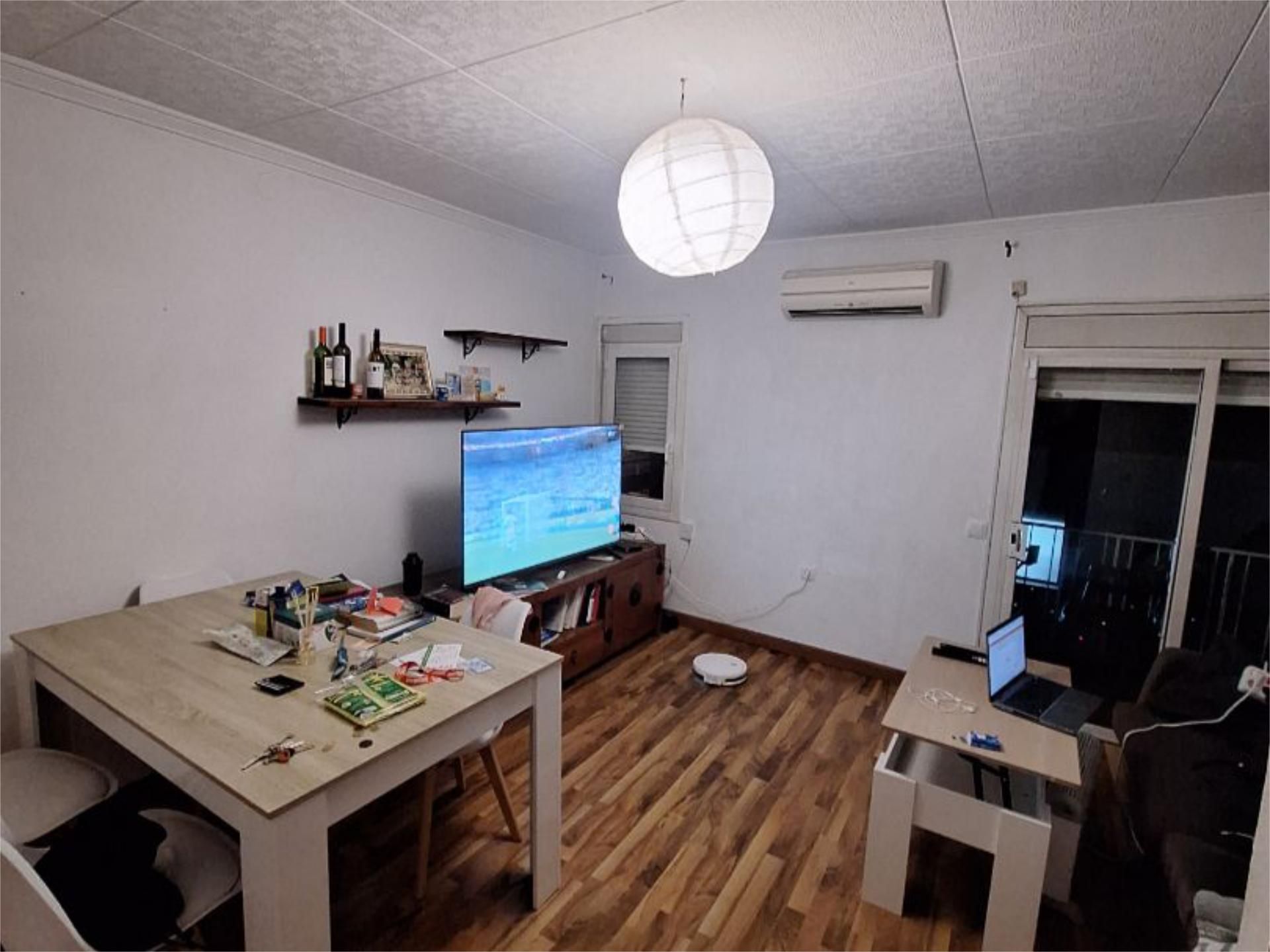 Living room of Flat to rent in Mollet del Vallès  with Air Conditioner, Parquet flooring and Furnished