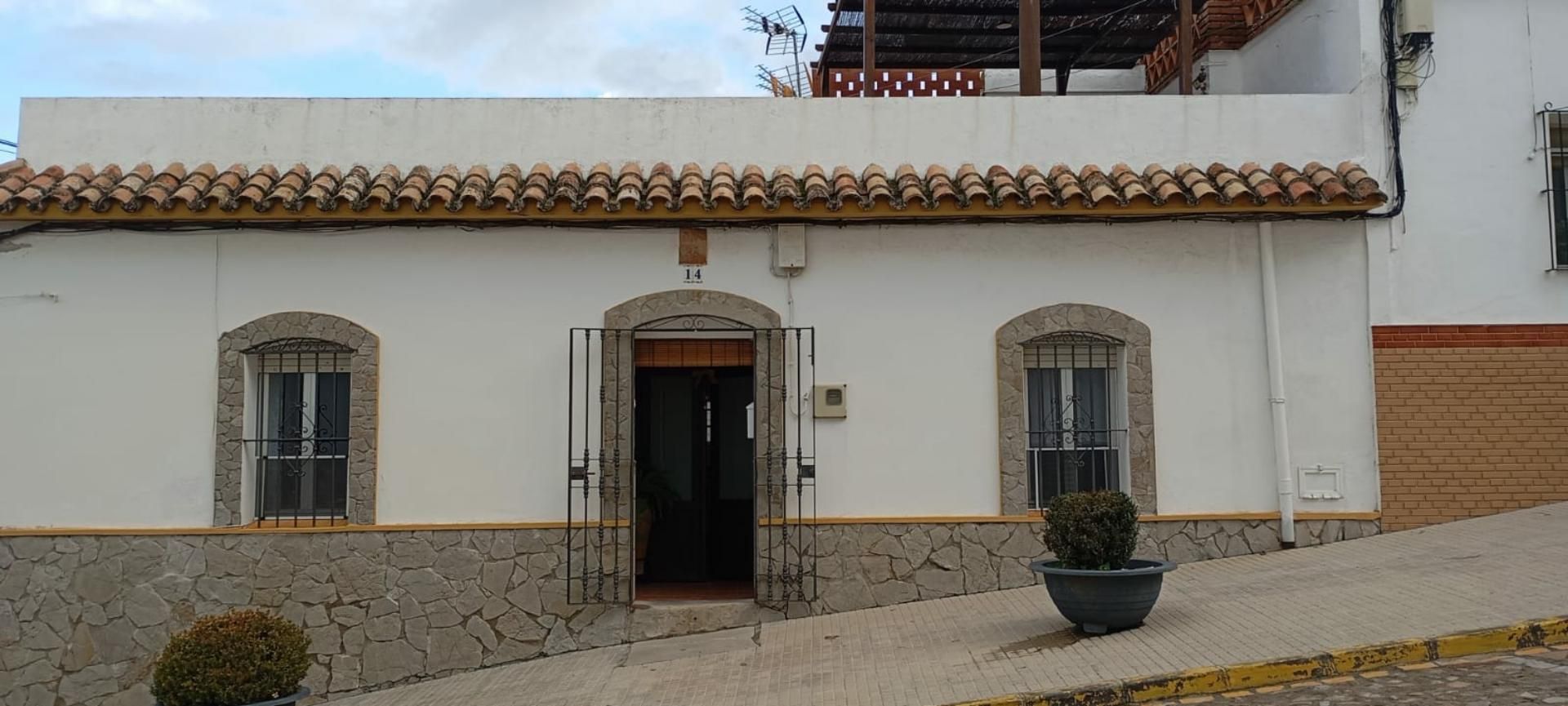 Casa adosada en venda a Calle Divina Pastora, 14, Facinas Vista exterior de Casa adosada en venda en Tarifa amb Terrassa