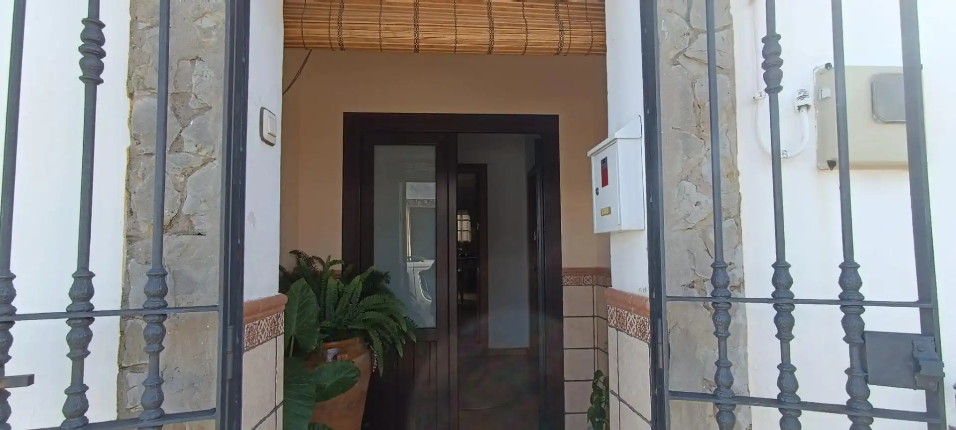 Casa adosada en venta en Calle Divina Pastora, 14, Facinas Casa adosada en venta en Tarifa con Terraza y Balcón