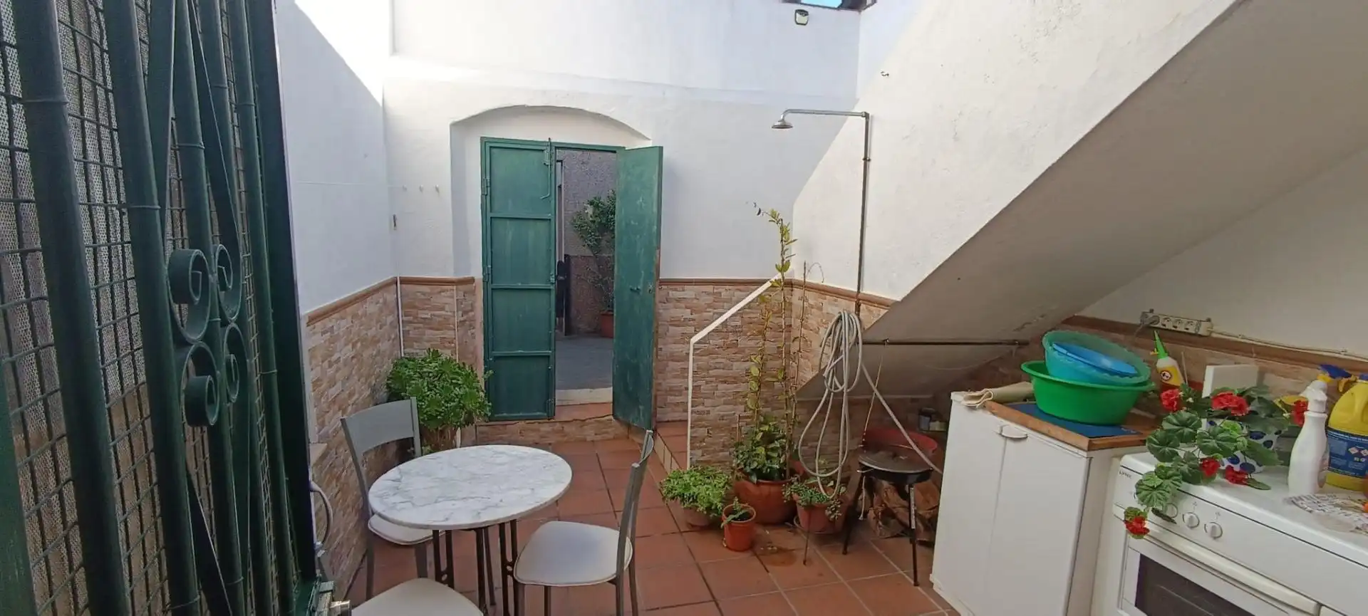 Casa adosada en venta en Calle Divina Pastora, 14, Facinas Terraza de Casa adosada en venta en Tarifa con Terraza y Balcón