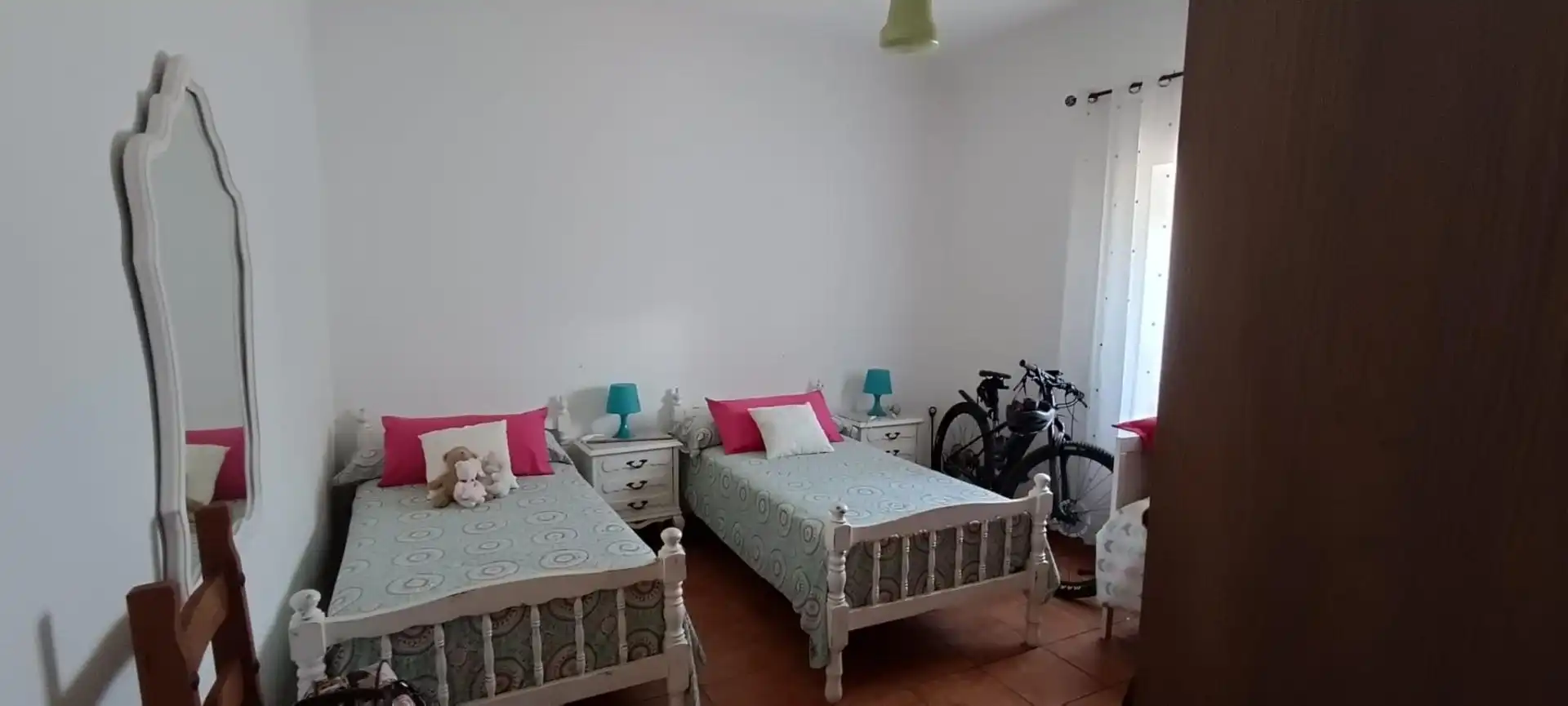 Casa adosada en venta en Calle Divina Pastora, 14, Facinas Habitación de Casa adosada en venta en Tarifa con Terraza y Balcón