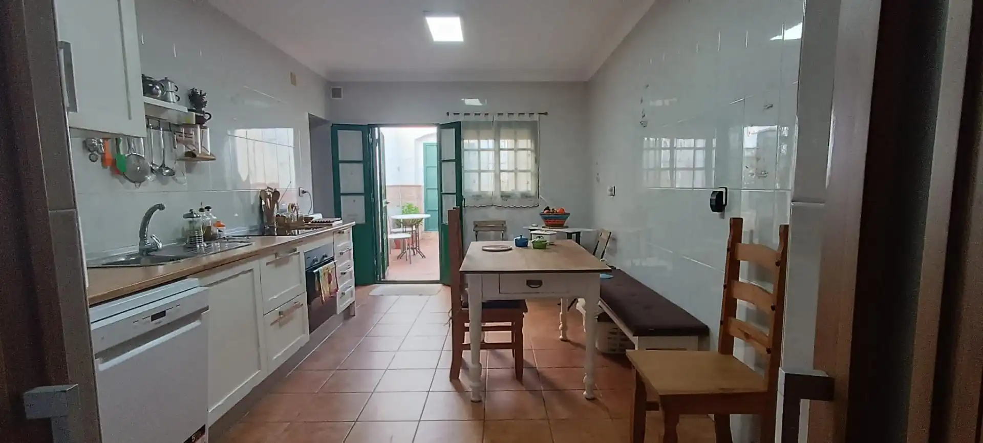 Casa adosada en venta en Calle Divina Pastora, 14, Facinas Cocina de Casa adosada en venta en Tarifa con Terraza y Balcón