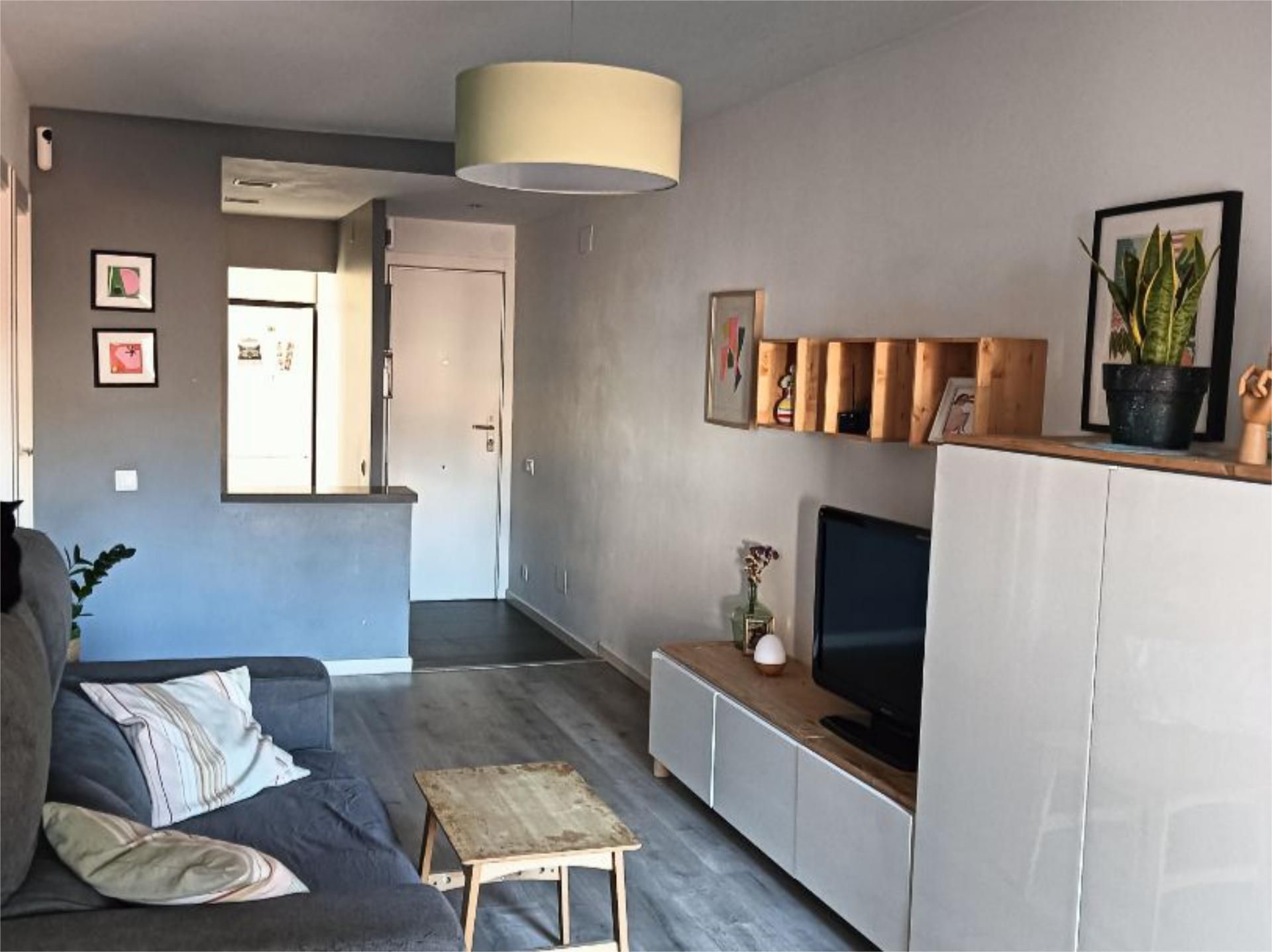 Sala d'estar de Pis en venda en Santa Coloma de Gramenet amb Aire condicionat i Balcó