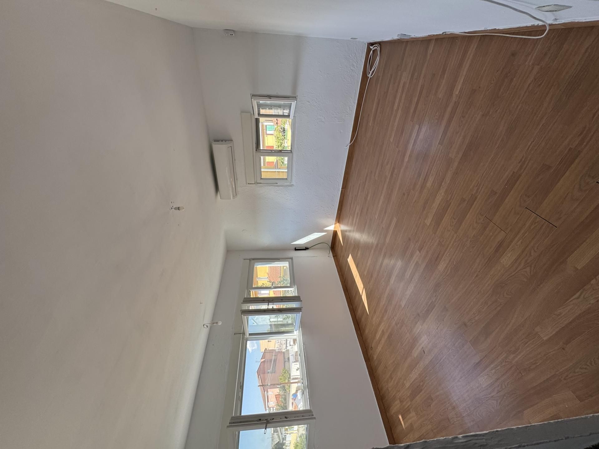 Dormitori de Pis de lloguer en Escalona amb Aire condicionat, Jardí privat i Parquet