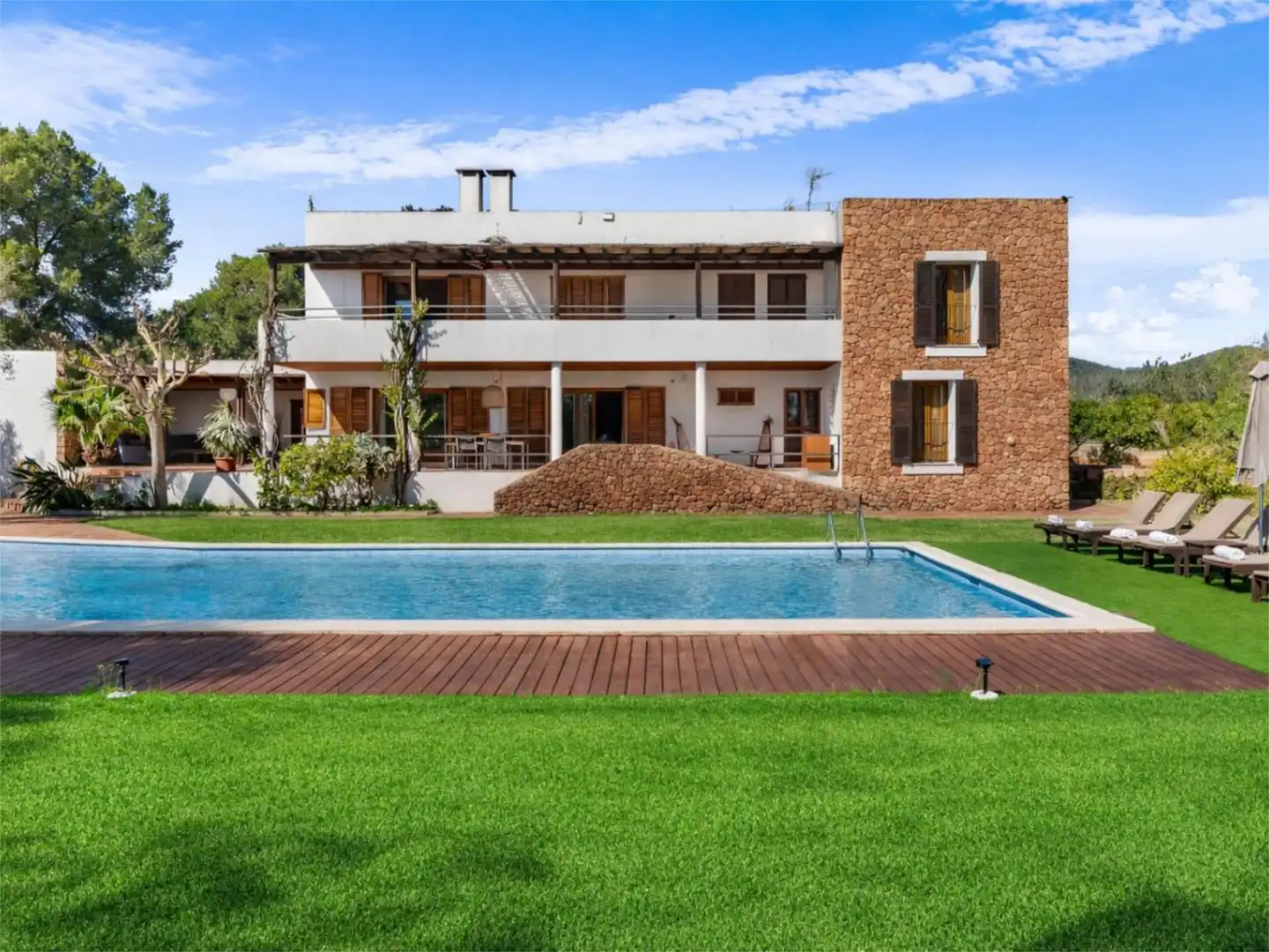 Vista exterior de Casa o xalet en venda en Sant Josep de sa Talaia amb Aire condicionat, Terrassa i Piscina