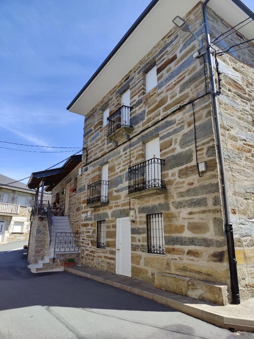 Exterior view of Single-family semi-detached for sale in Puebla de Sanabria  with Heating, Storage room and Furnished