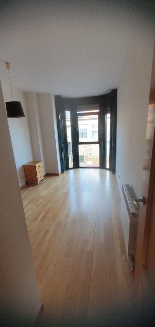 Piso en venta en Calle Damasquinadores, 6, Hospital - Nuevo Centro de Talavera de la Reina Habitación de Piso en venta en Talavera de la Reina con Aire acondicionado, Calefacción y Jardín privado