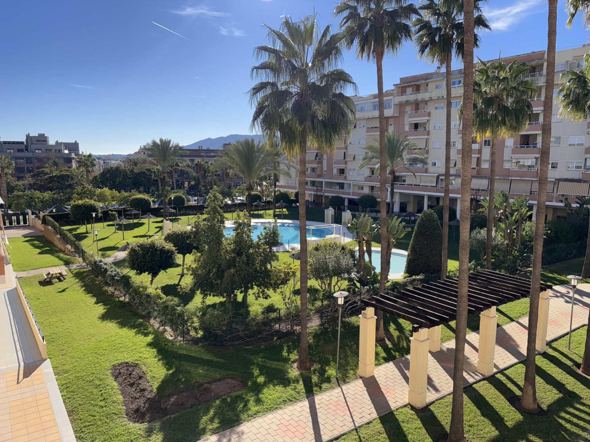 Piso de alquiler en Avenida del Editor Ángel Caffarena, 15, El Cónsul - Ciudad Universitaria - El Romeral Jardín de Piso de alquiler en Málaga Capital con Aire acondicionado, Terraza y Piscina