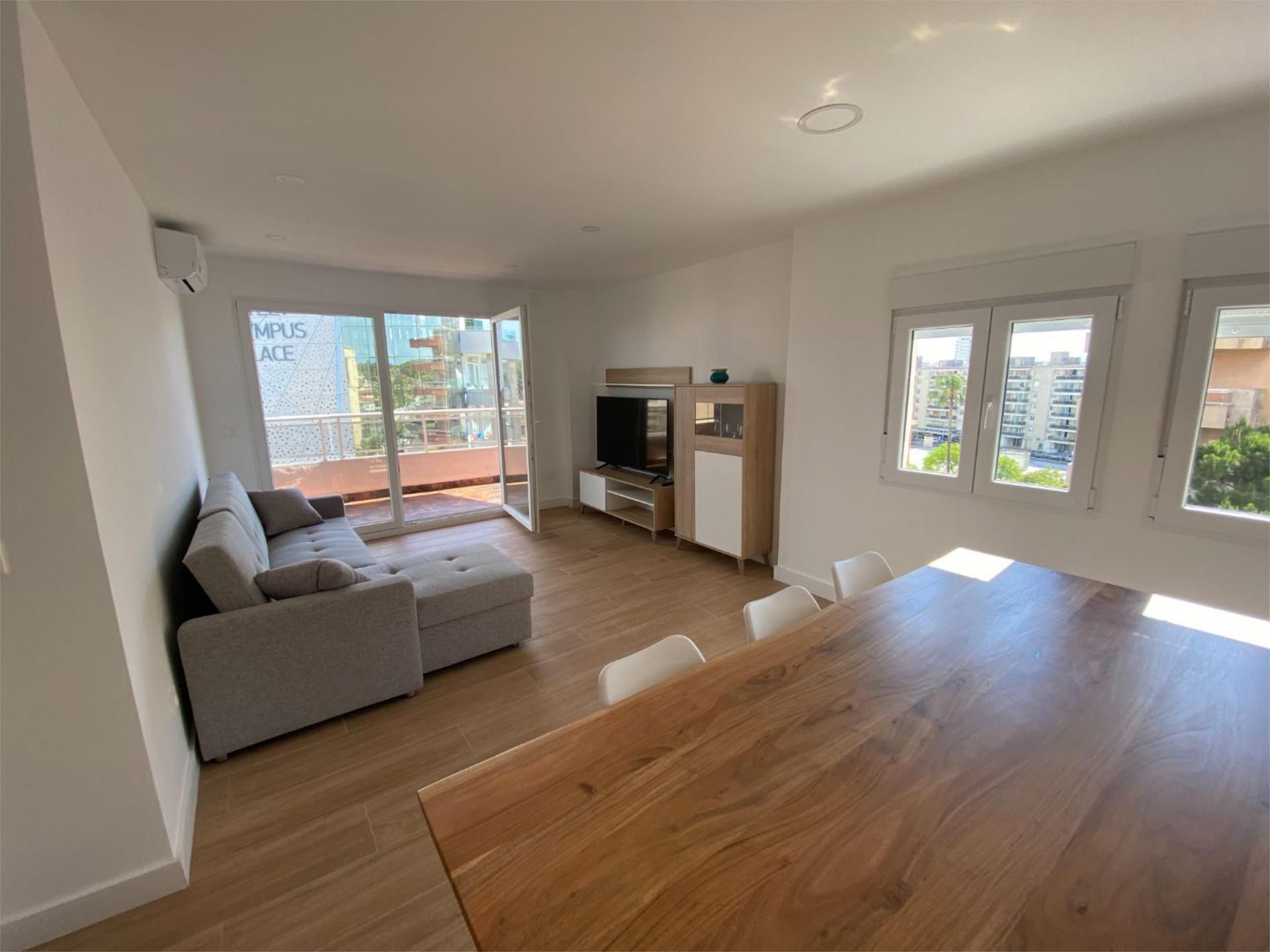 Sala d'estar de Pis de lloguer en Salou amb Aire condicionat i Terrassa