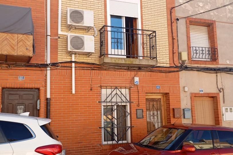 Casa adosada de alquiler en Calle Eras, 48, Minglanilla, Cuenca - imagen 1 Foto 1 de Casa adosada de alquiler en Calle Eras, 48, Minglanilla, Cuenca