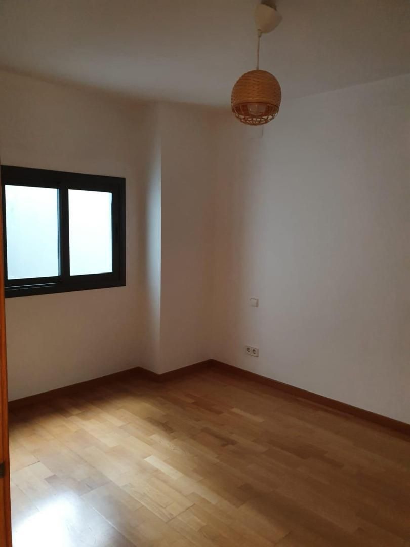 Dormitori de Dúplex per a compartir en L'Hospitalet de Llobregat amb Aire condicionat i Parquet