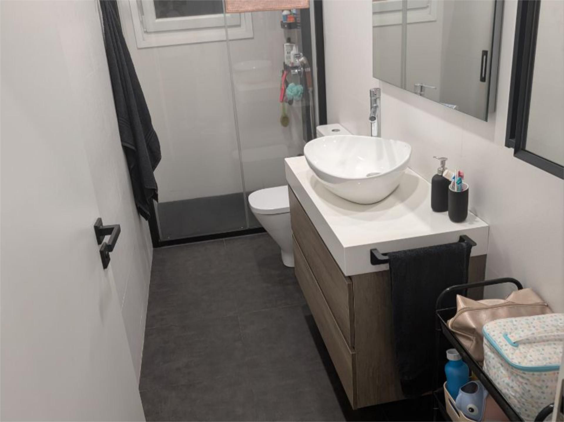 Bathroom of Flat to rent in A Coruña Capital   with Parquet flooring and Furnished