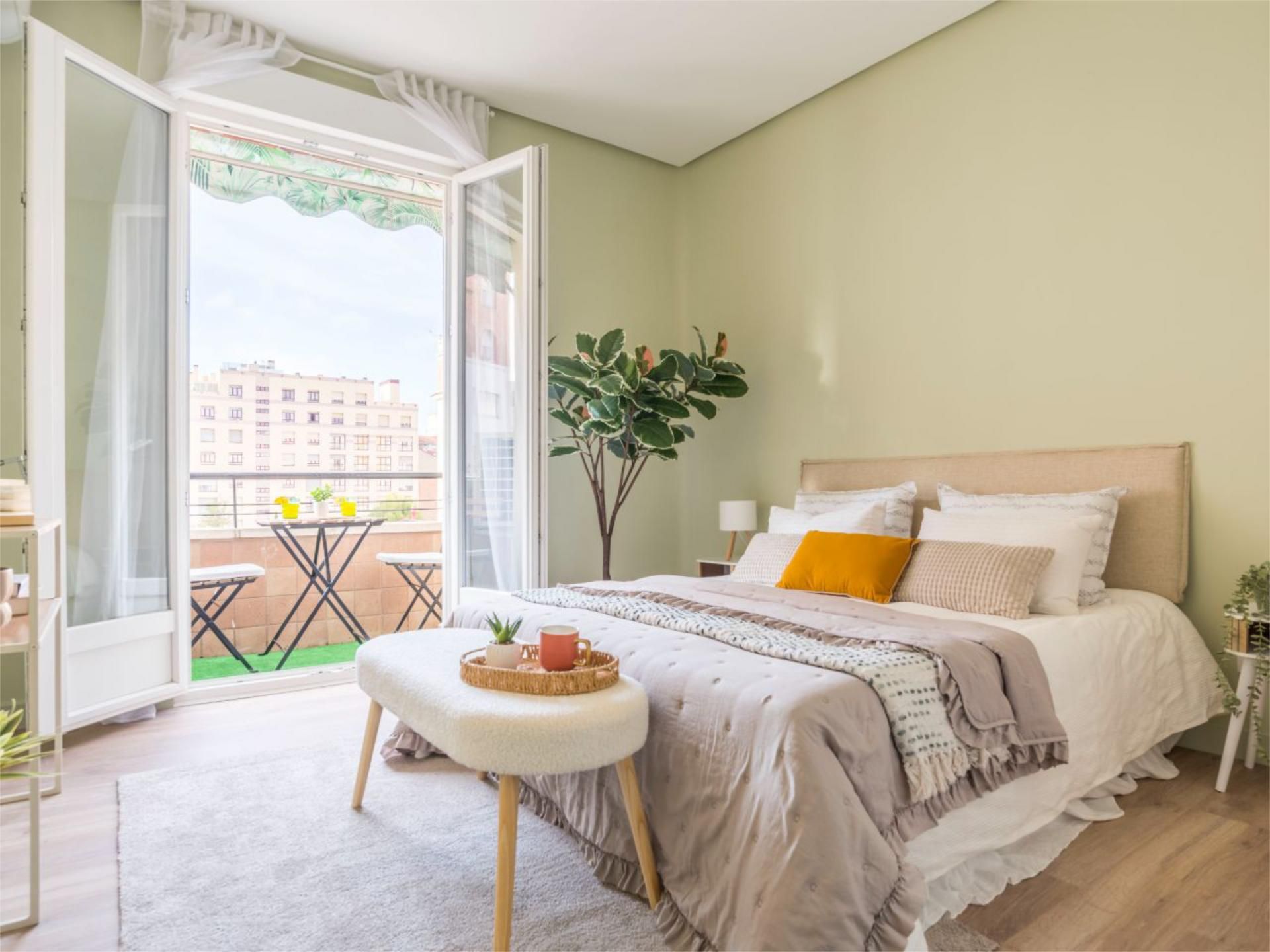 Bedroom of Flat for sale in  Madrid Capital  with Air Conditioner, Heating and Balcony