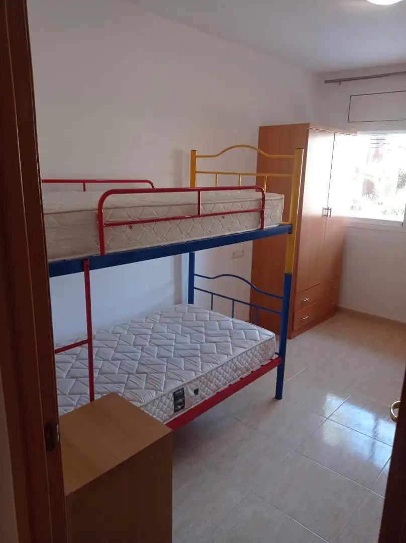 Pis en venda a Carrer Castell de Tamarit, 15, Els Tallats - Mas Olivé Dormitori de Pis en venda en Cambrils amb Aire condicionat, Terrassa i Piscina