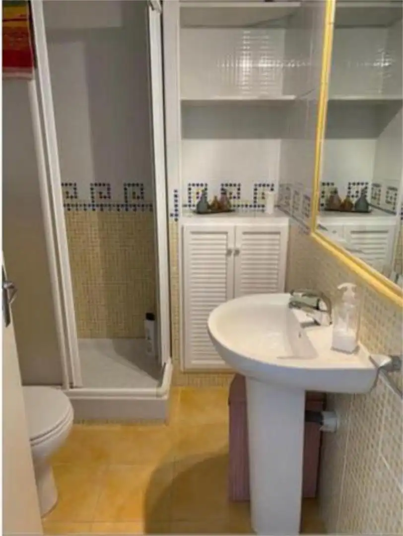 Piso en venta en Valdelagrana Baño de Piso en venta en El Puerto de Santa María con Terraza y Piscina