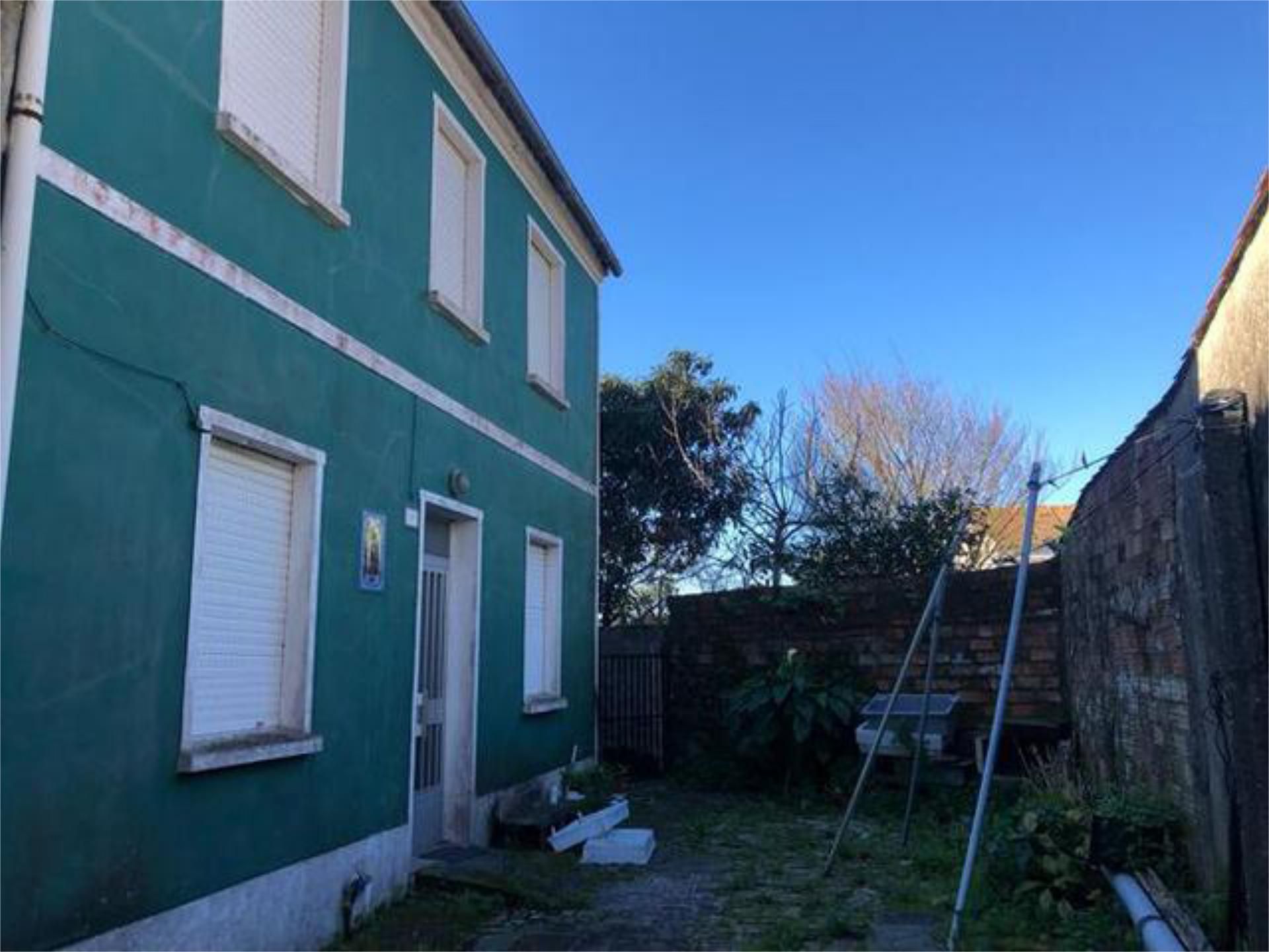 Vista exterior de Casa o xalet en venda en Vilagarcía de Arousa amb Calefacció, Terrassa i Traster