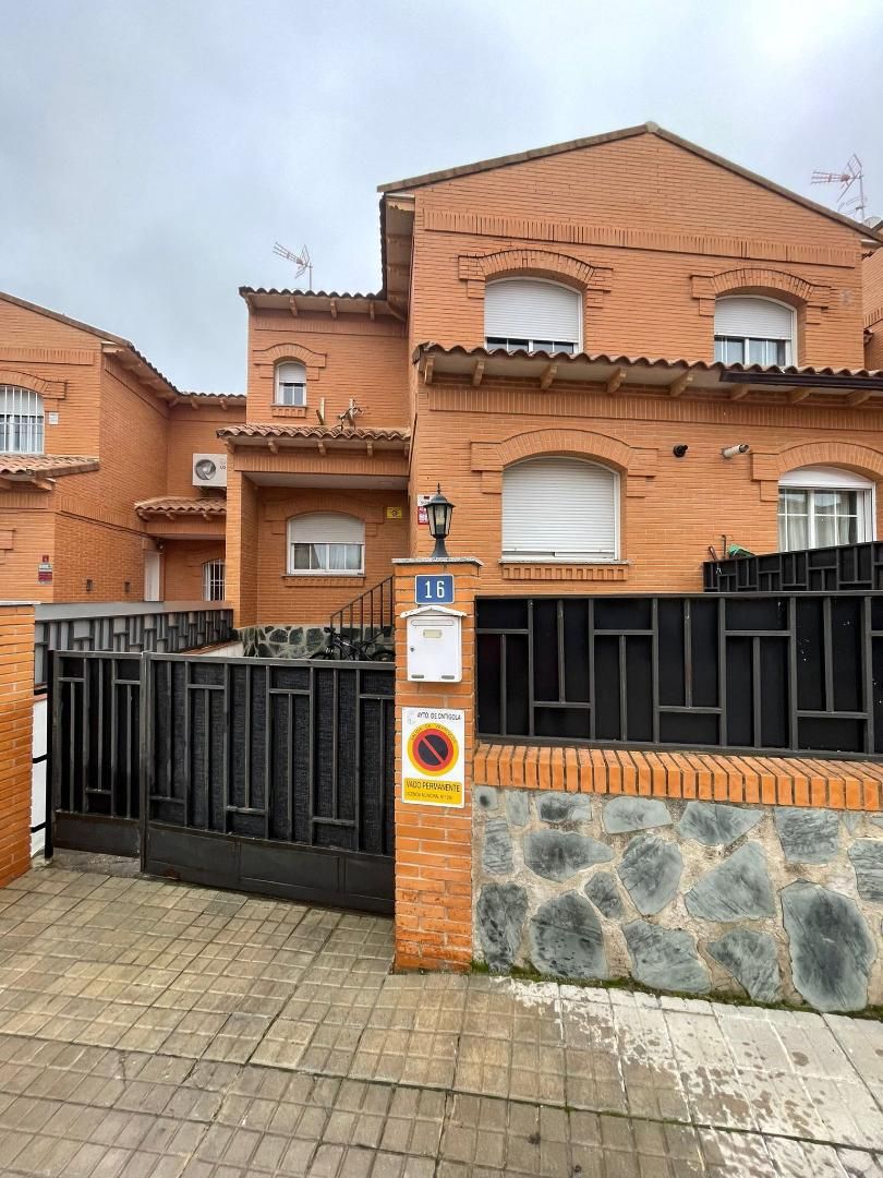Casa adosada de lloguer a Calle Río Jabalón, 16, Ontígola