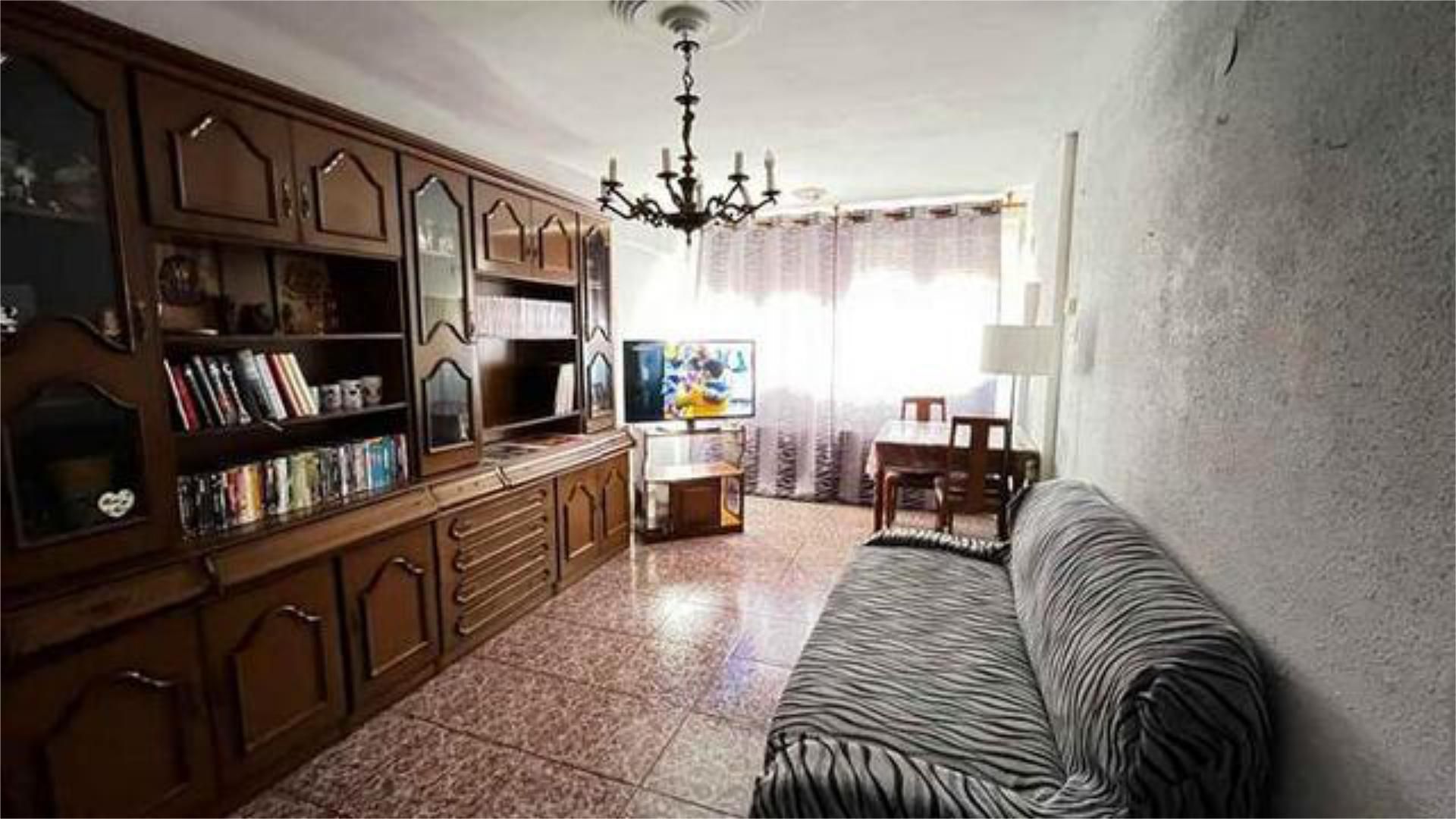 Pis en venda a La Almozara Dormitori de Pis en venda en Zaragoza Capital amb Calefacció i Moblat