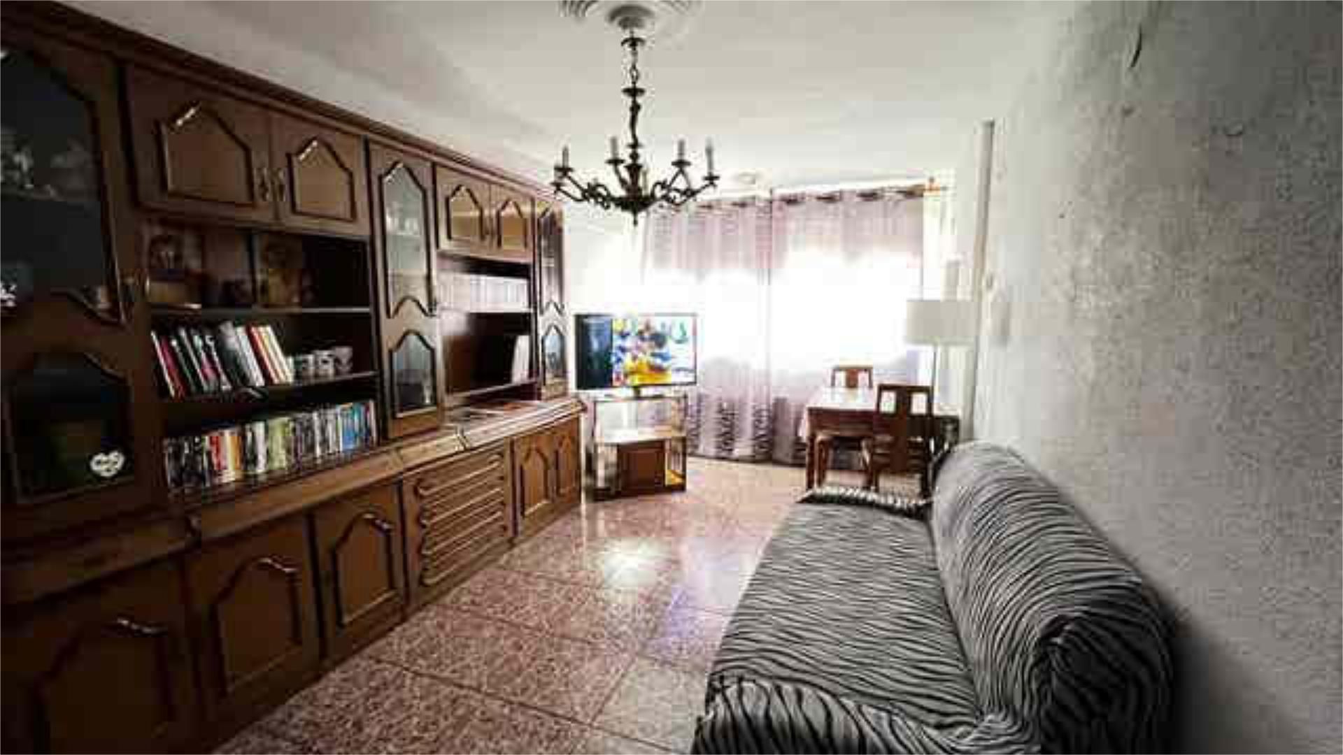 Sala d'estar de Pis en venda en  Zaragoza Capital amb Calefacció i Moblat