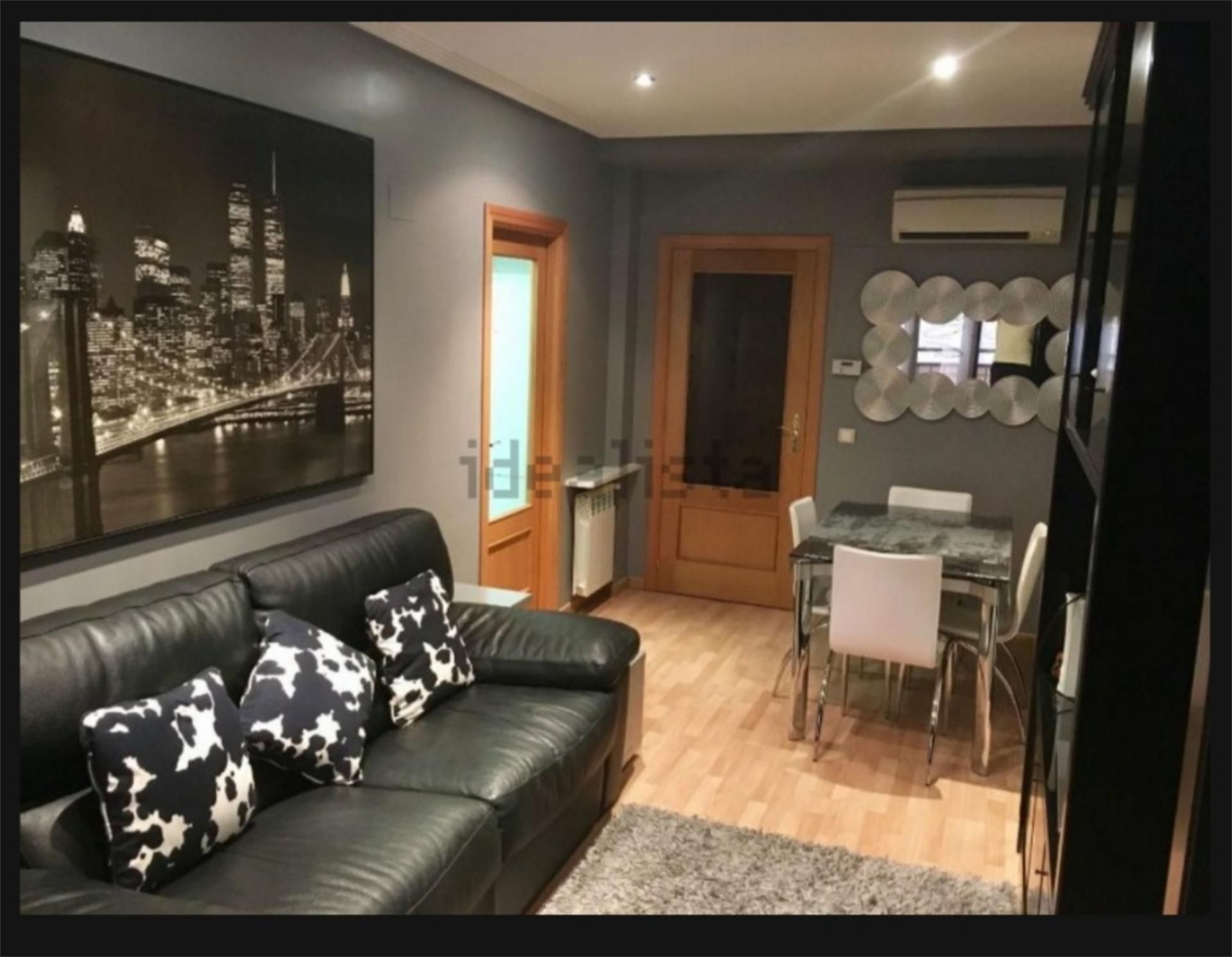 Living room of Flat to rent in Getafe  with Air Conditioner, Heating and Parquet flooring