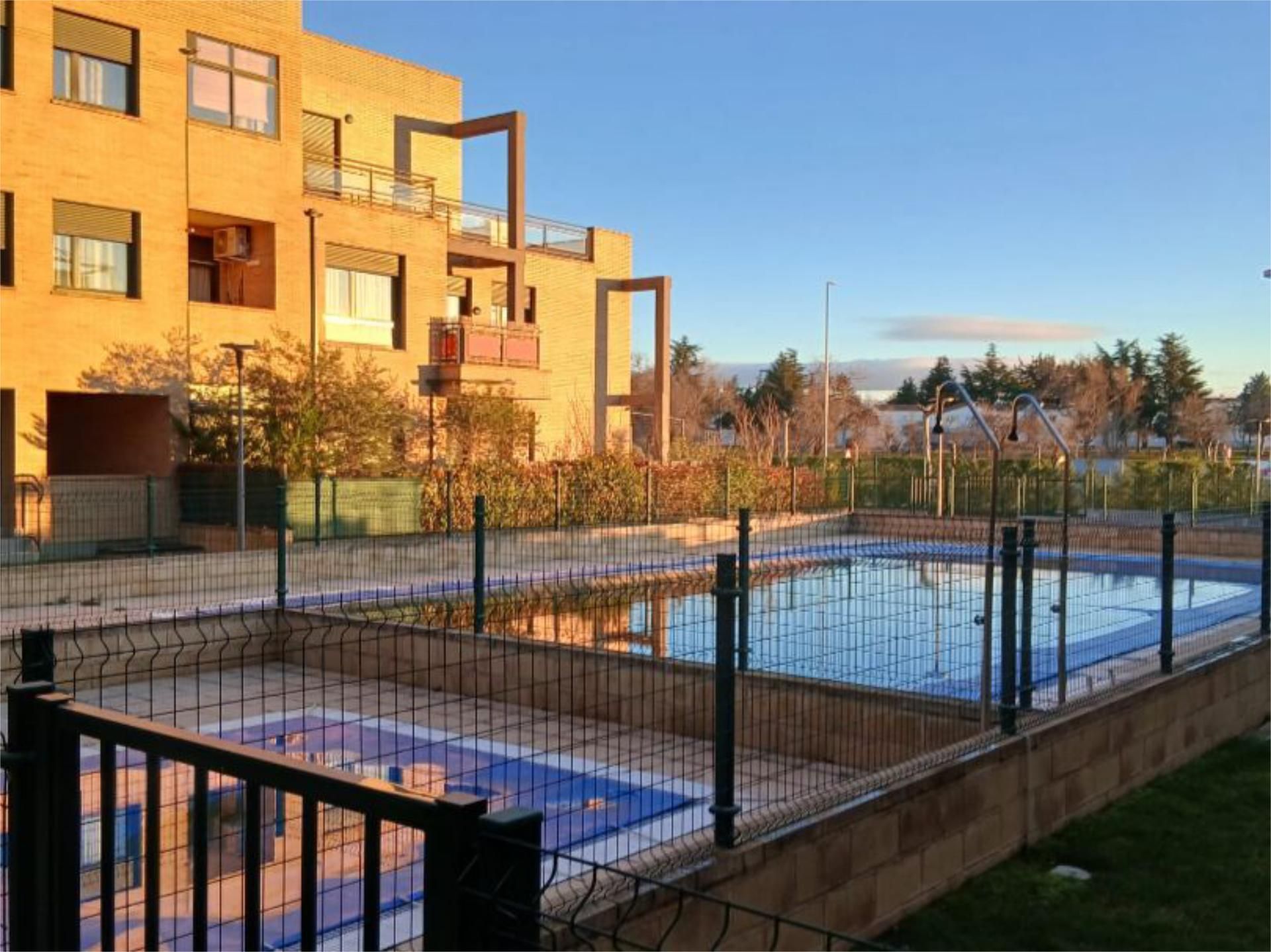 Swimming pool of Attic to rent in Pelabravo  with Heating, Parquet flooring and Terrace