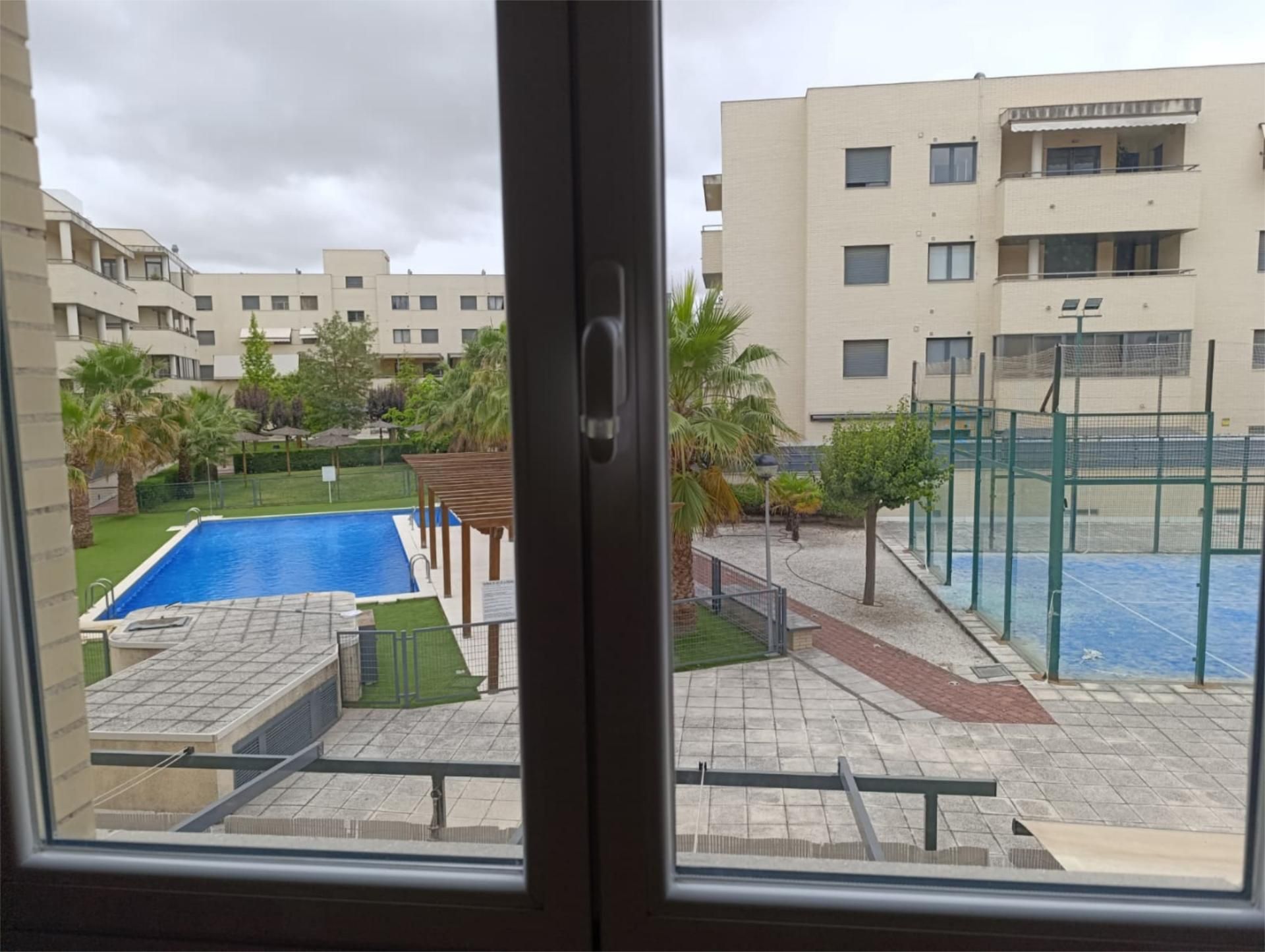 Piscina de Pis per a compartir en Cáceres Capital amb Calefacció, Jardí privat i Terrassa