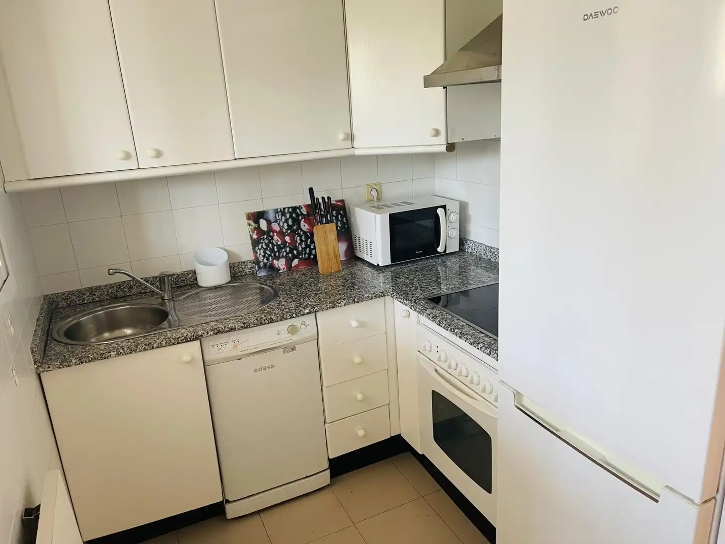 Wohnung zur Miete in Calle Asunción, 6, La Barrosa Küche von Wohnung zur Miete in Chiclana de la Frontera mit Klimaanlage, Heizung und Privatgarten