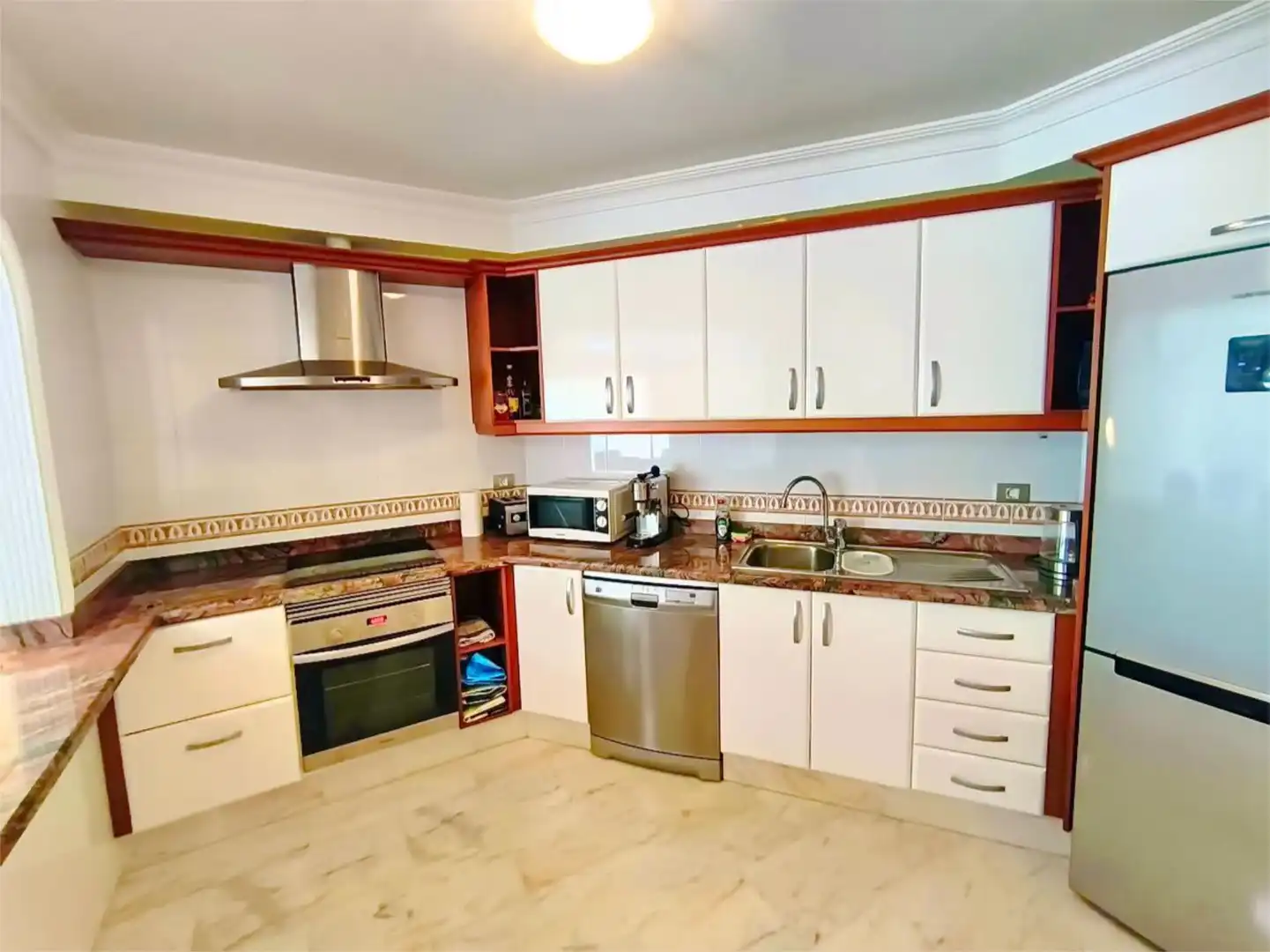 Apartament de lloguer a Calle Petunia, 3, Puerto de Santiago Cuina de Apartament de lloguer en Santiago del Teide amb Aire condicionat, Terrassa i Piscina