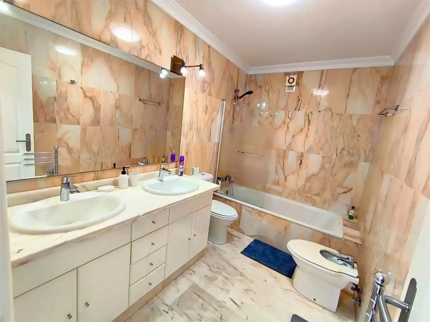 Apartament de lloguer a Calle Petunia, 3, Puerto de Santiago Bany de Apartament de lloguer en Santiago del Teide amb Aire condicionat, Terrassa i Piscina