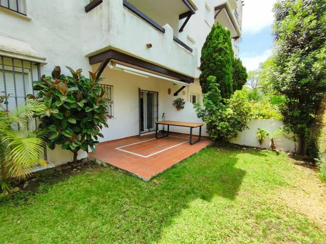 Piso en Venta en Avenida Reina Sofía, 11A en Costa Ballena Golf