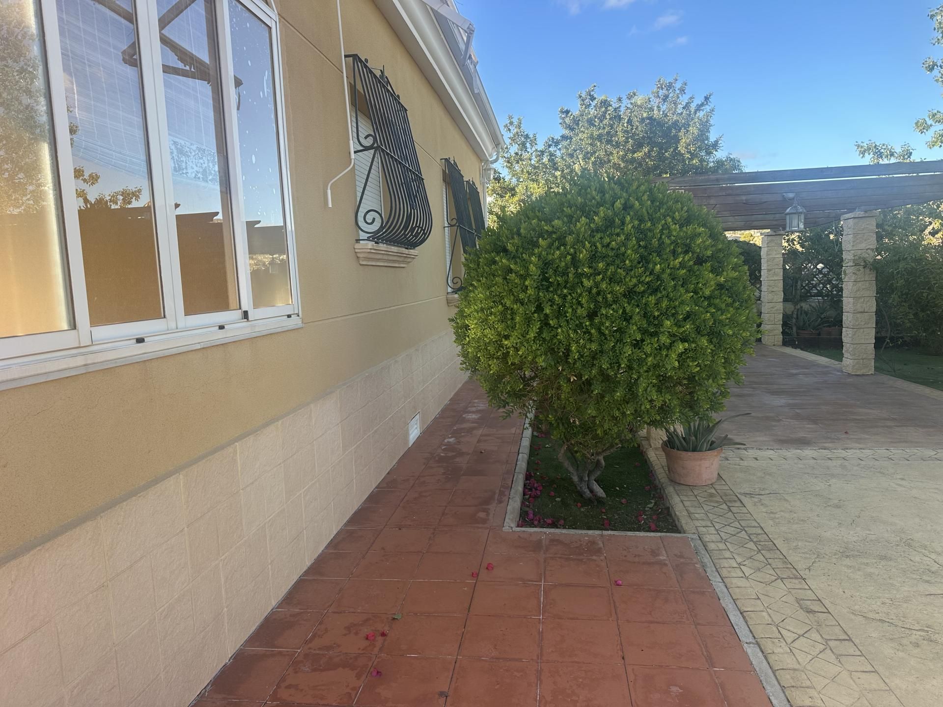 Casa o xalet de lloguer a Partida Carrus, 2314c, Peña de las Águilas Vista exterior de Casa o xalet de lloguer en Elche / Elx amb Terrassa i Piscina