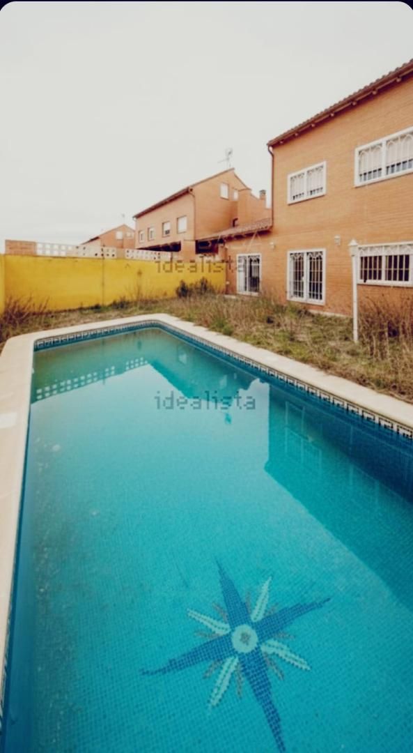 Piscina de Casa o xalet en venda en Chozas de Canales amb Aire condicionat, Terrassa i Piscina