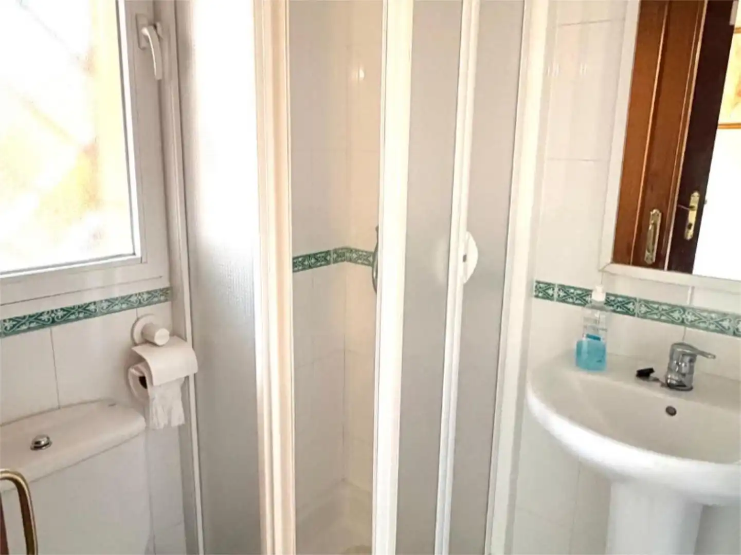 Flat for sale in Calle San Nicolás, 30, El Pino - Bajo de Guía Bathroom of Flat for sale in Sanlúcar de Barrameda with Terrace, Storage room and Furnished