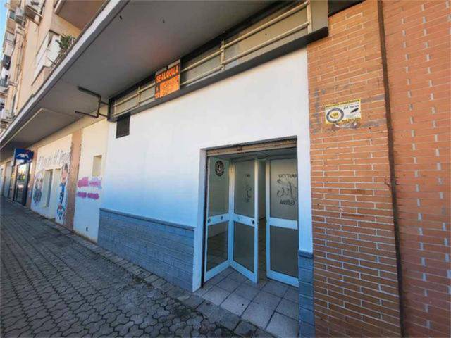 Local comercial en Alquiler en Pino Montano - Consolación